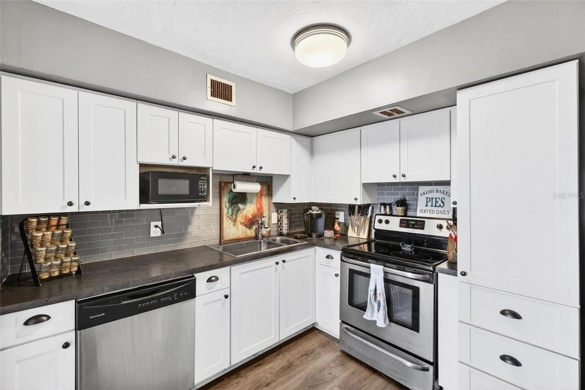 Property Slideshow image 8 of 18 | 2452 brazilia dr apt 34, Clearwater, FL, 33763