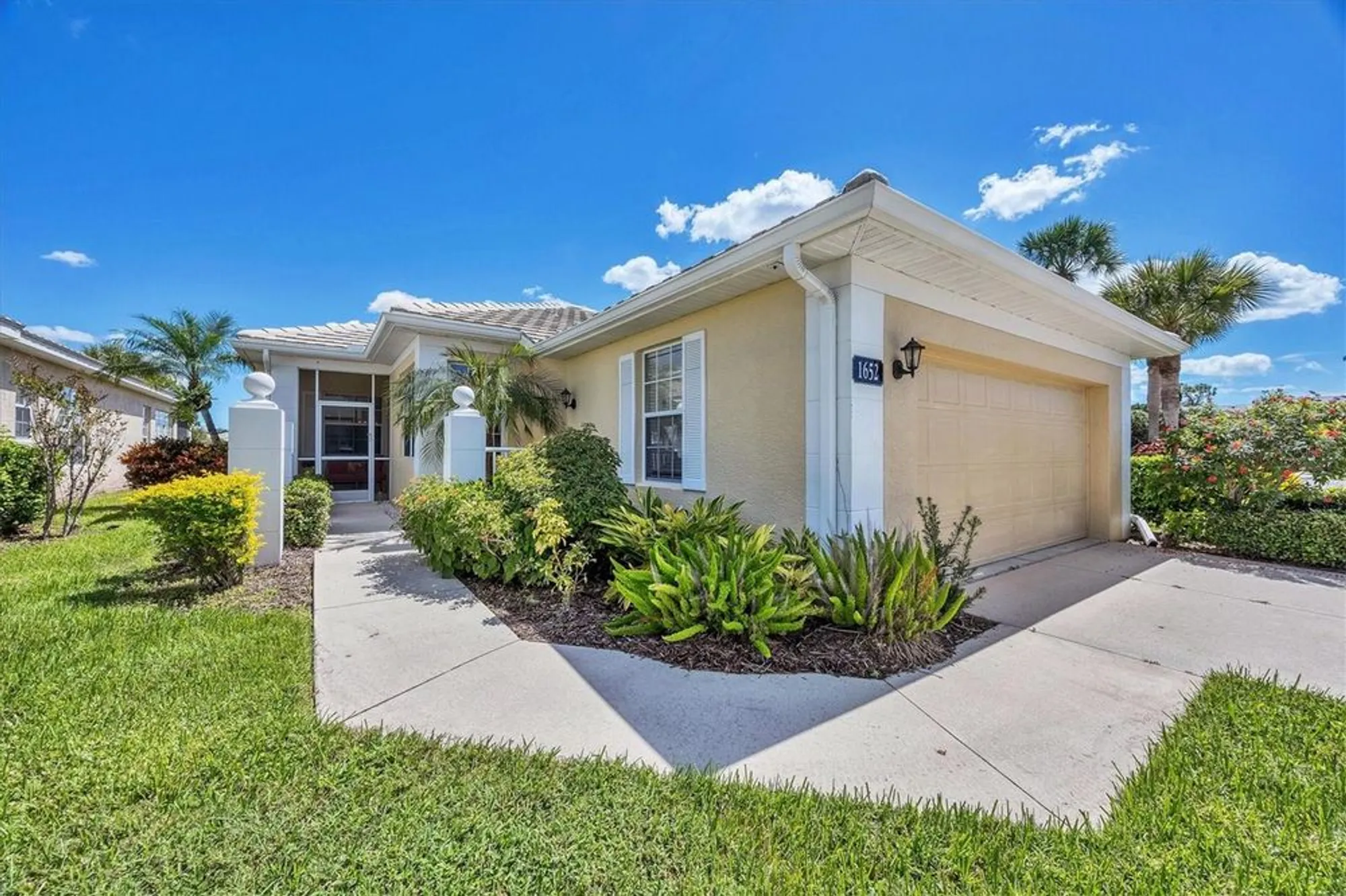 Property Slideshow image 3 of 42 | 1652 monarch dr # 1652, Venice, FL, 34293