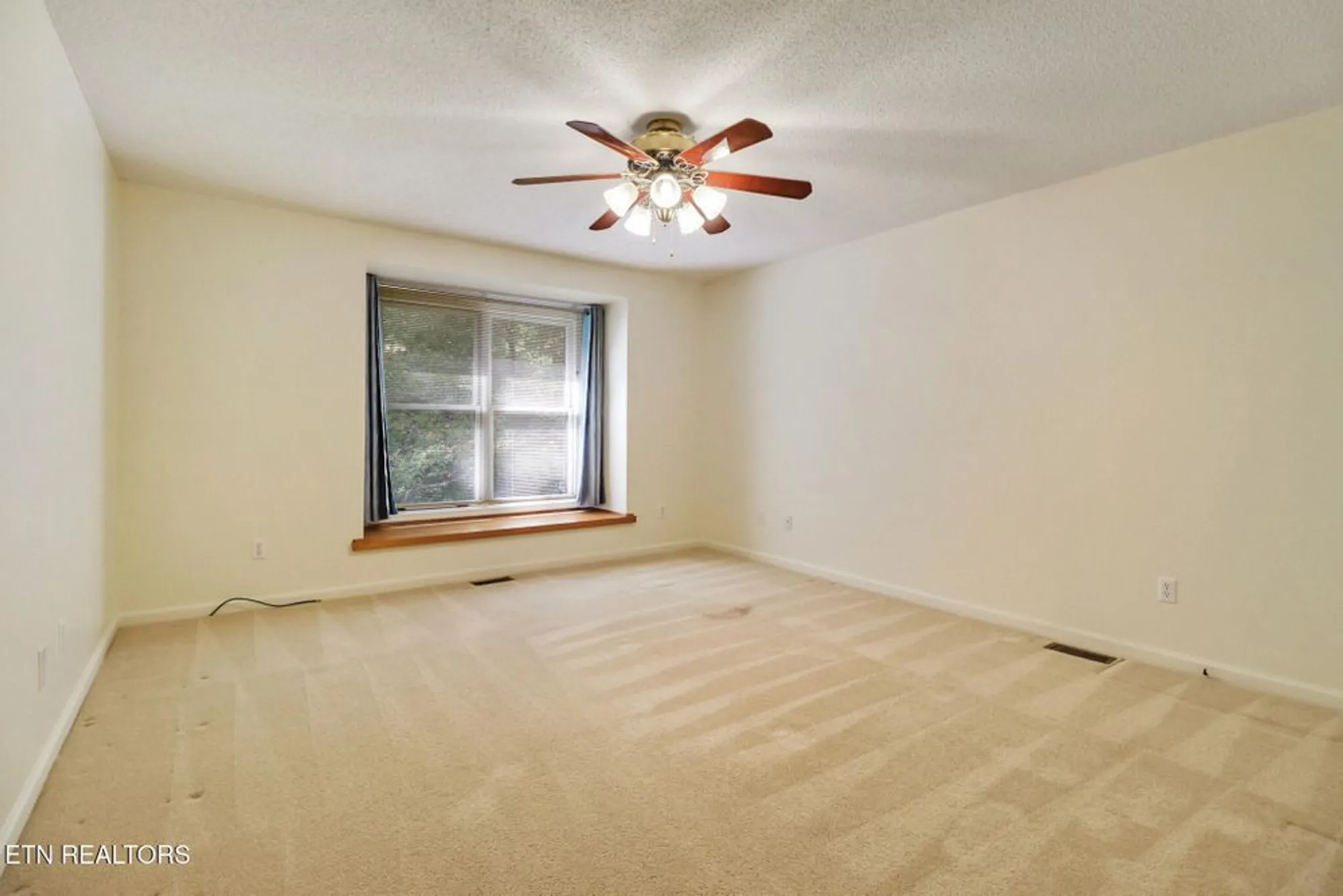 Property Slideshow image 19 of 54 | 104 flossmoor cir, Crossville, TN, 38558