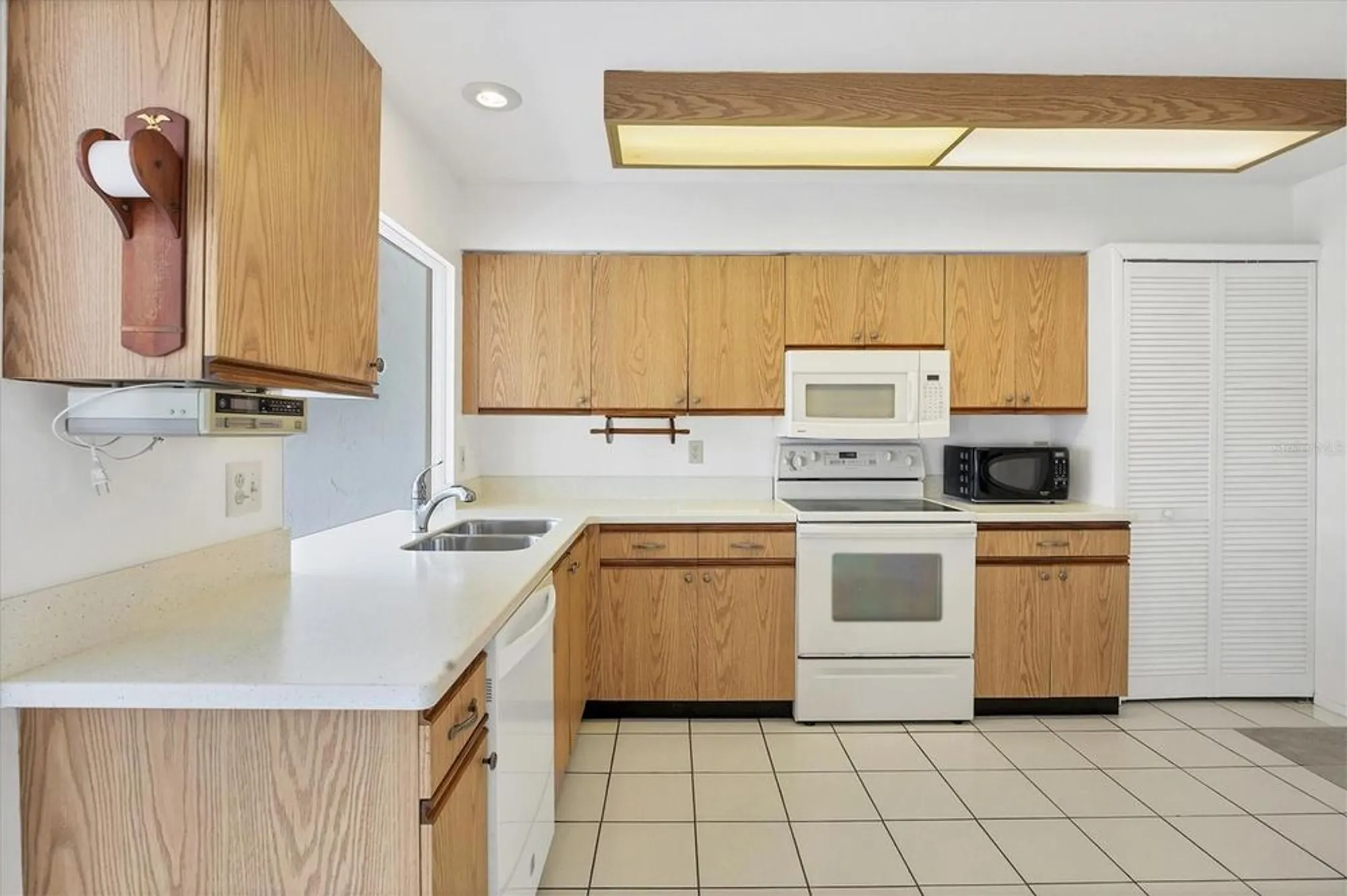 Property Slideshow image 15 of 55 | 606 chestnut ln, Englewood, FL, 34223