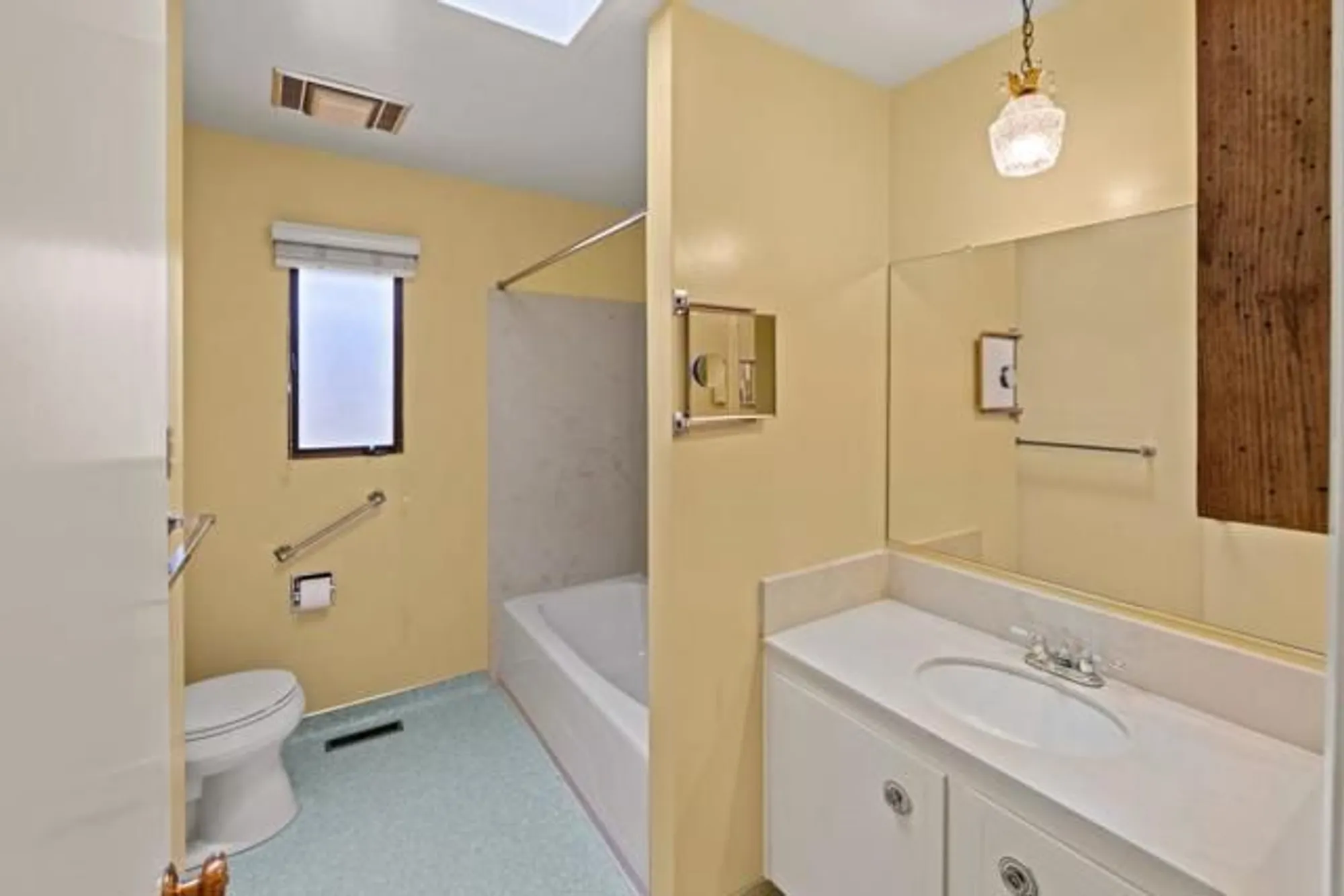 Property Slideshow image 19 of 36 | 254 del mesa carmel, Carmel, CA, 93923