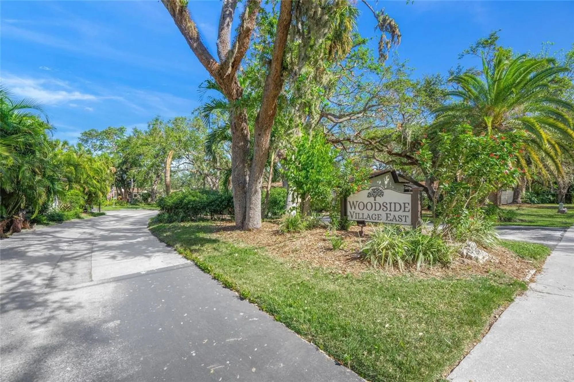 Property Slideshow image 2 of 35 | 6906 woodwind dr 12, Sarasota, FL, 34231