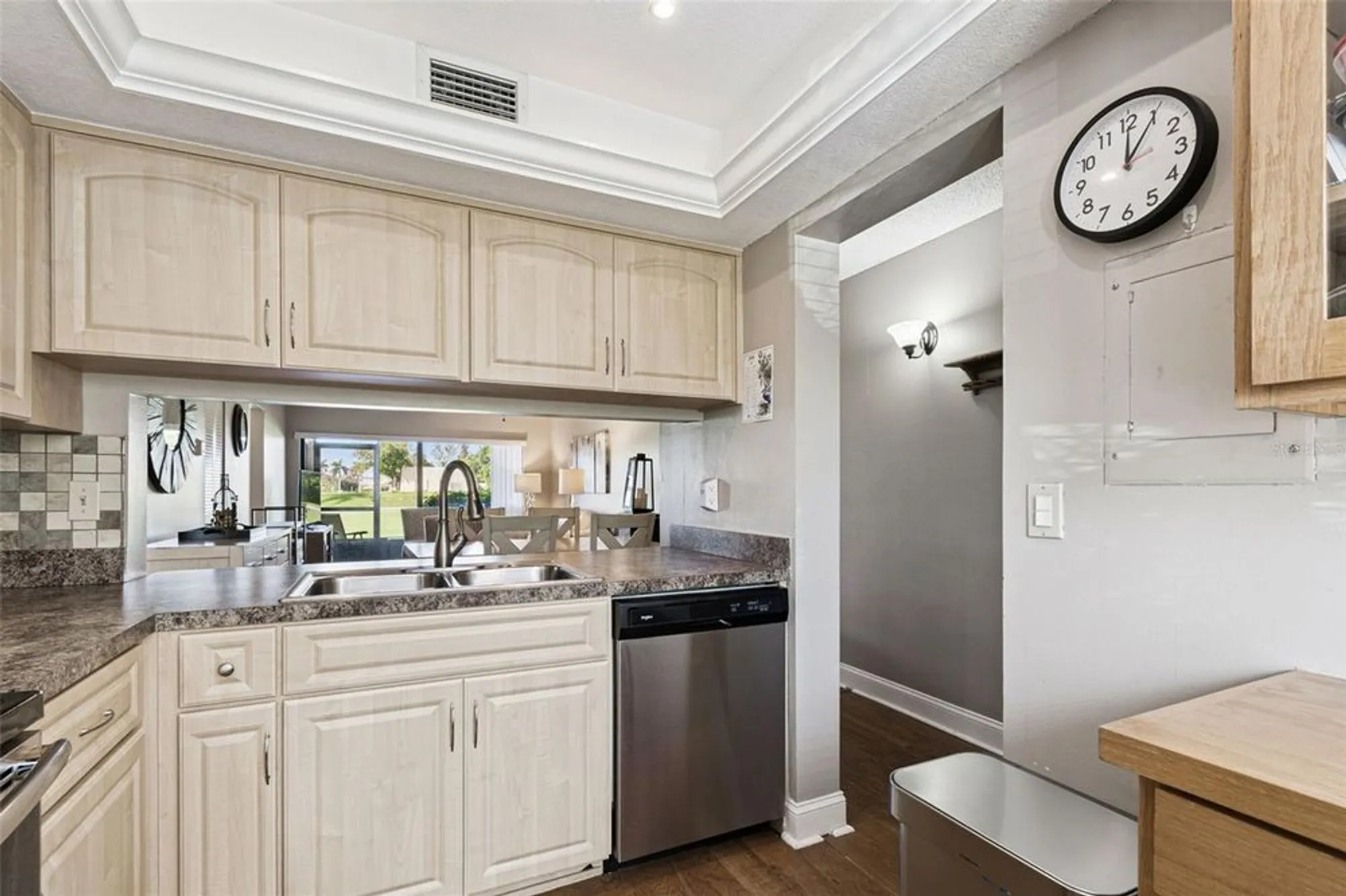Property Slideshow image 15 of 52 | 6105 palma del mar blvd s apt 120, Saint Petersburg, FL, 33715