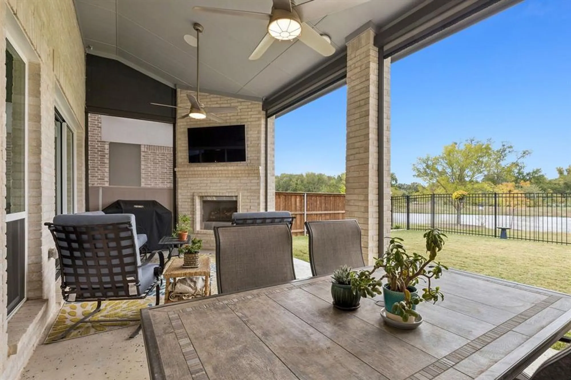 Property Slideshow image 1 of 34 | 4724 cherry bark trl, Arlington, TX, 76005