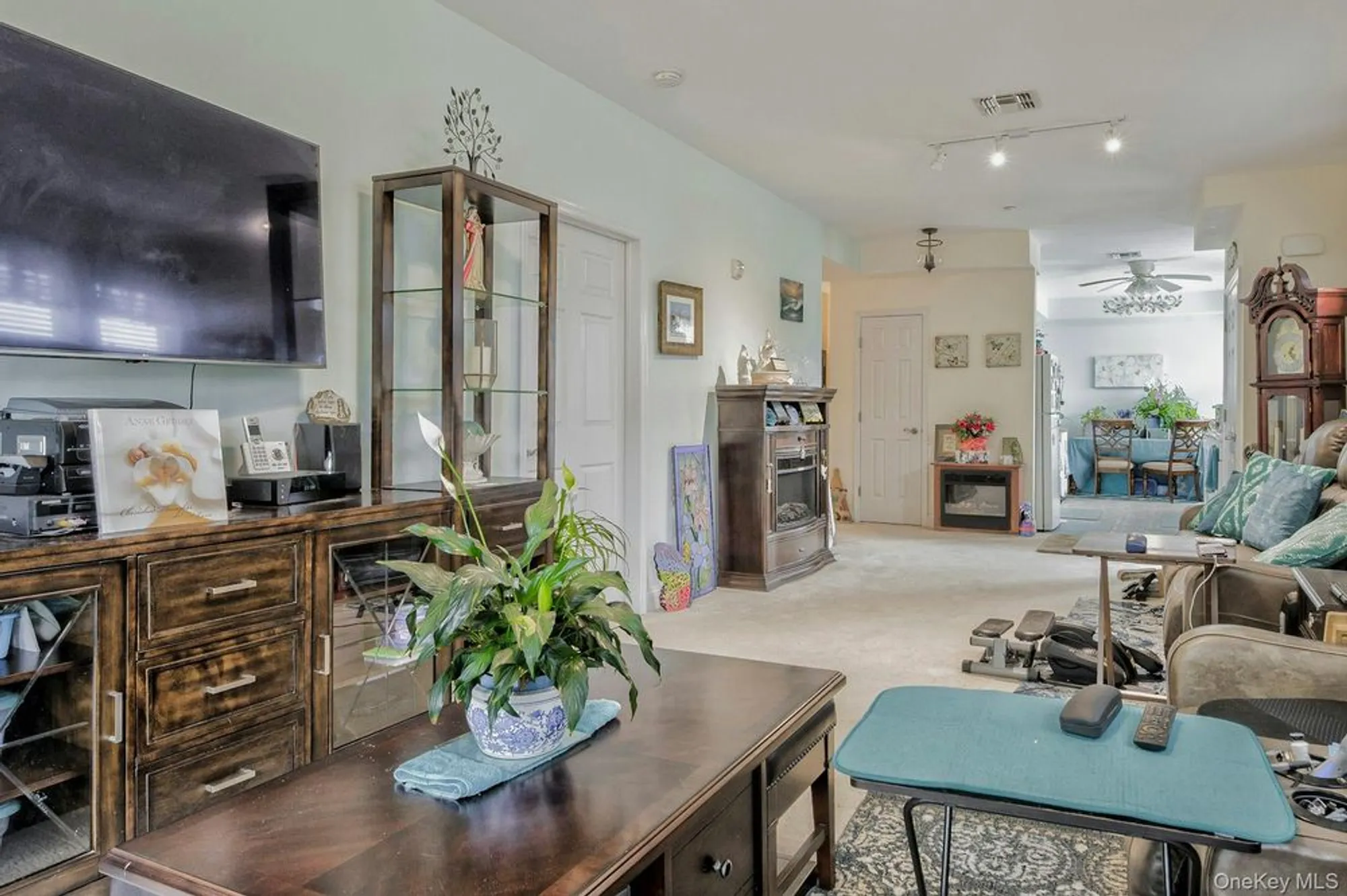 Property Slideshow image 7 of 40 | 279 augusta dr, Medford, NY, 11763