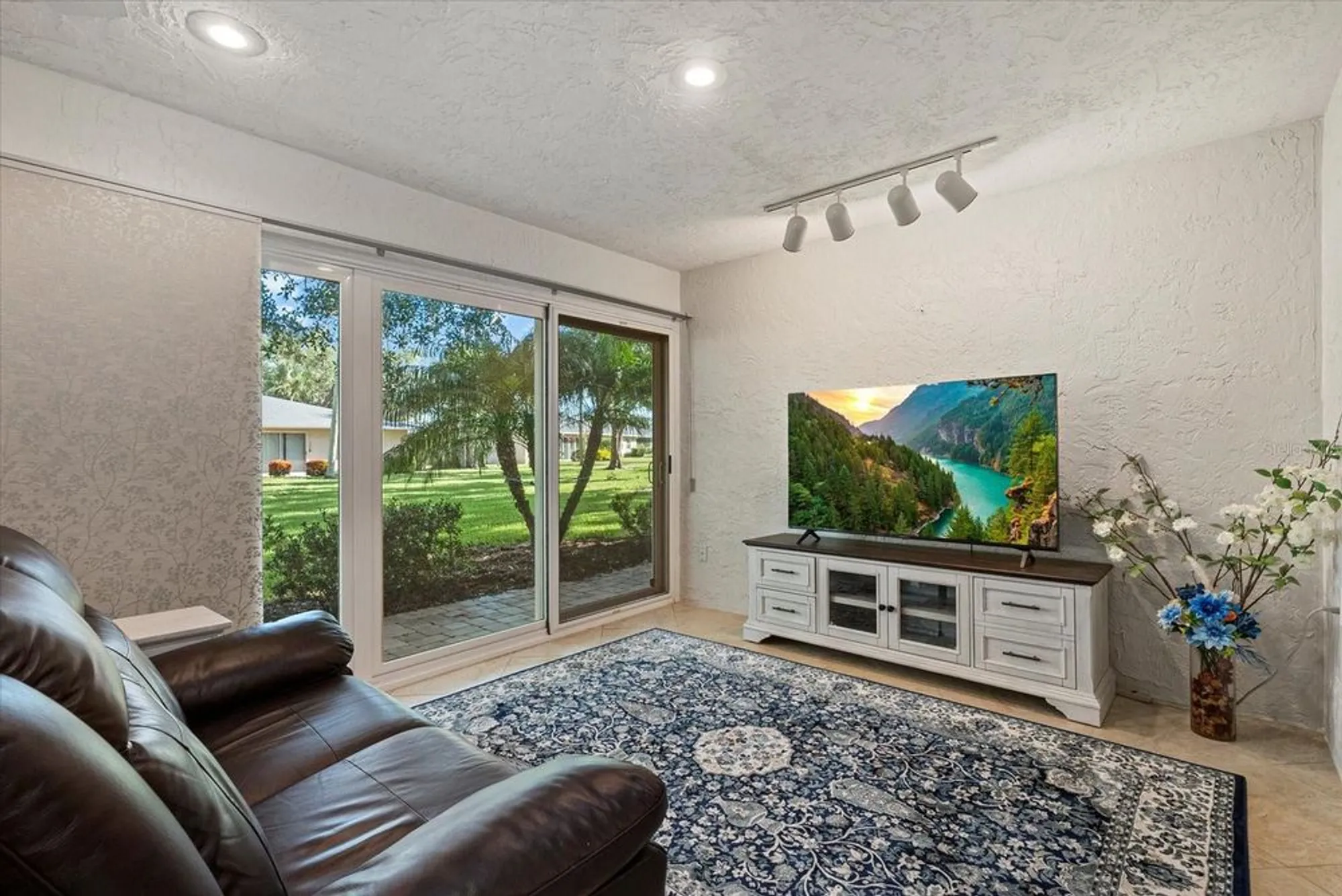 Property Slideshow image 16 of 29 | 6916 w country club dr n # 9b, Sarasota, FL, 34243