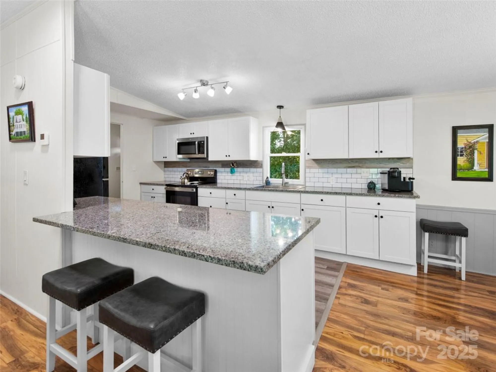 Property Slideshow image 11 of 27 | 200 cranbrook cir, Hendersonville, NC, 28792