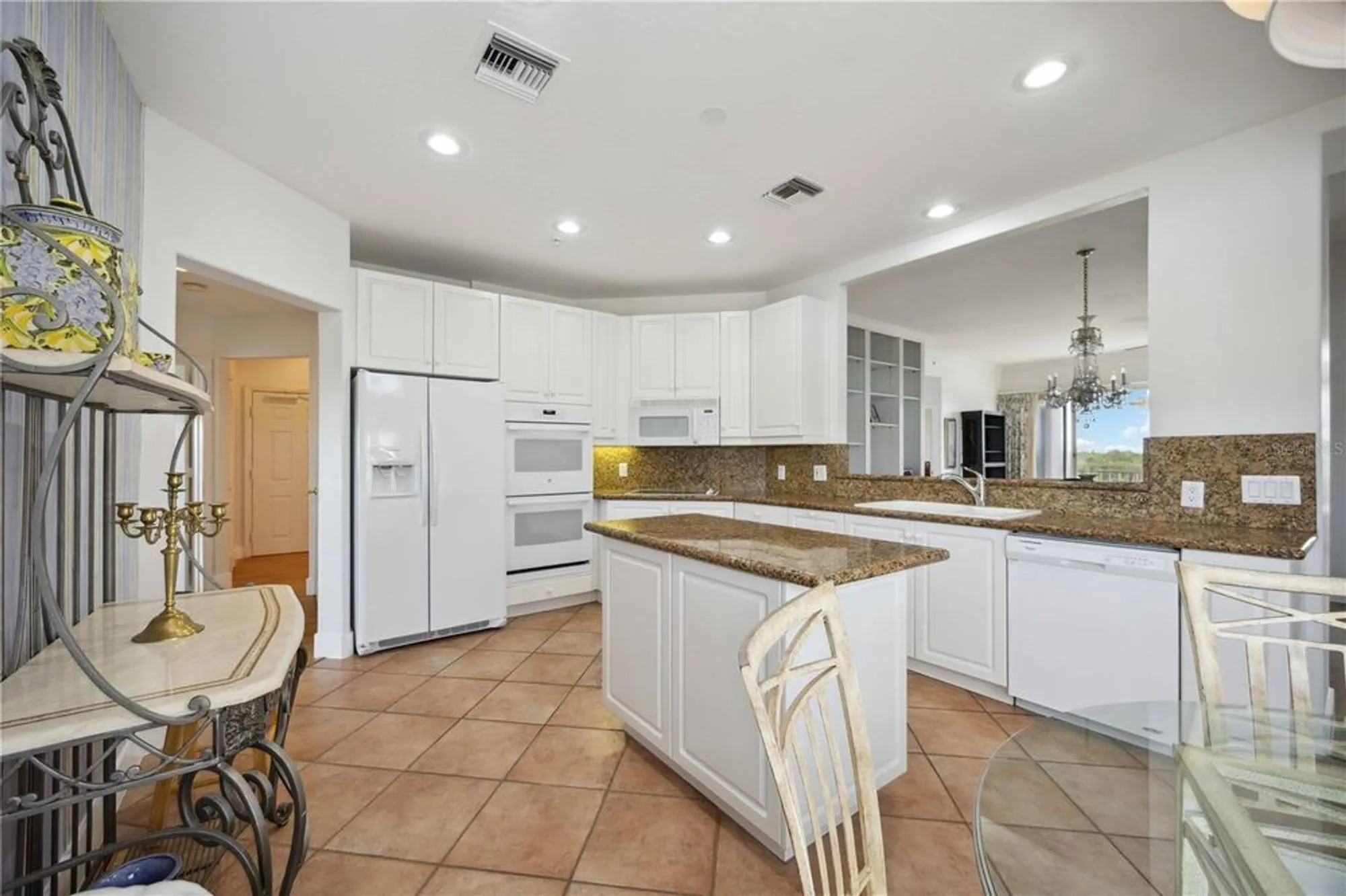 Property Slideshow image 18 of 41 | 5450 eagles point cir 405, Sarasota, FL, 34231