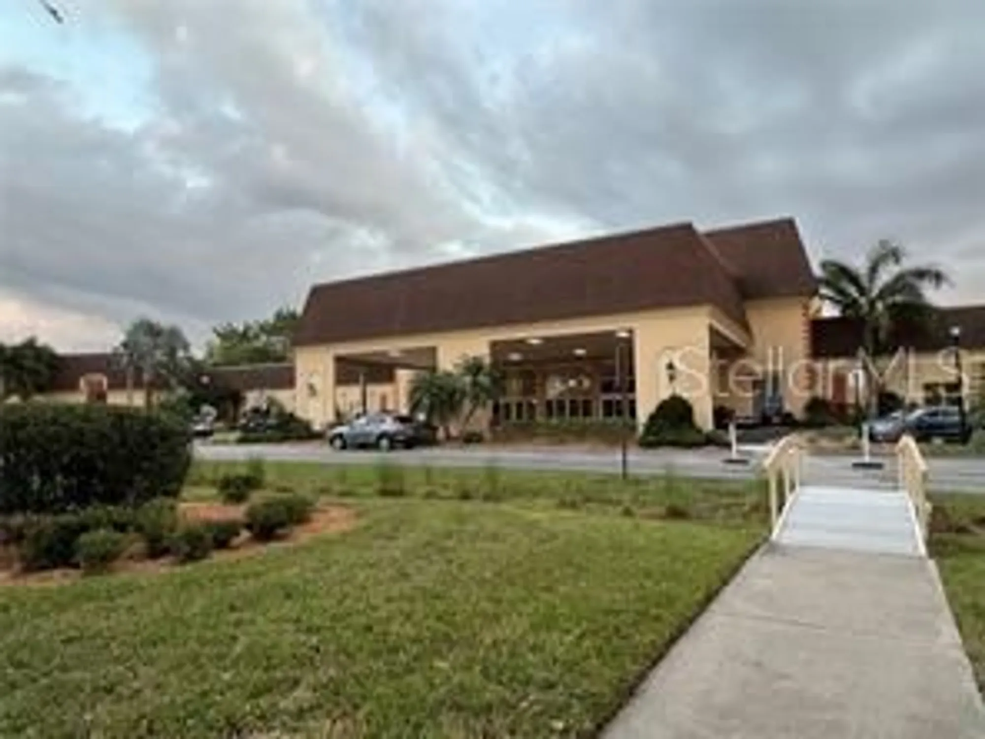 Property Slideshow image 31 of 50 | 401 dorchester pl apt 62, Sun City Center, FL, 33573