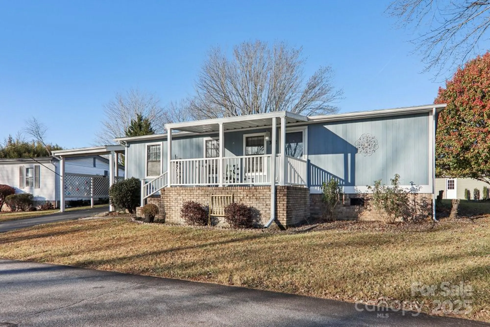 Property Slideshow image 1 of 48 | 302 meadowbrook ct, Hendersonville, NC, 28792