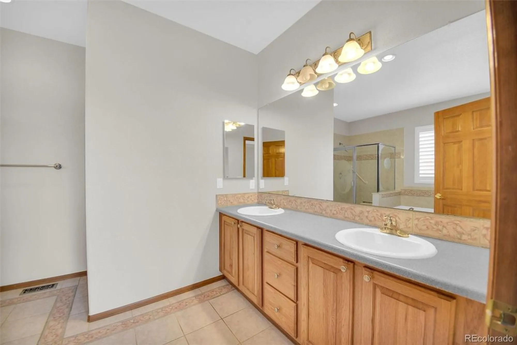 Property Slideshow image 18 of 34 | 23464 e heritage pkwy, Aurora, CO, 80016