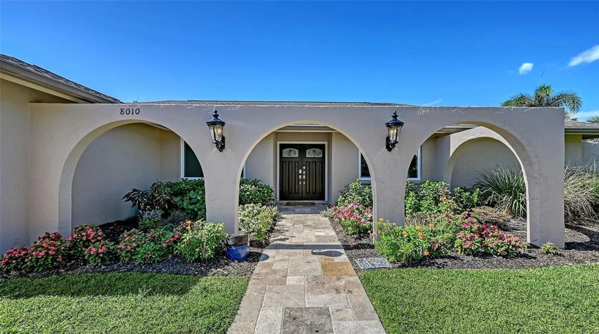 Property Slideshow image 5 of 64 | 8010 conservatory dr, Sarasota, FL, 34243