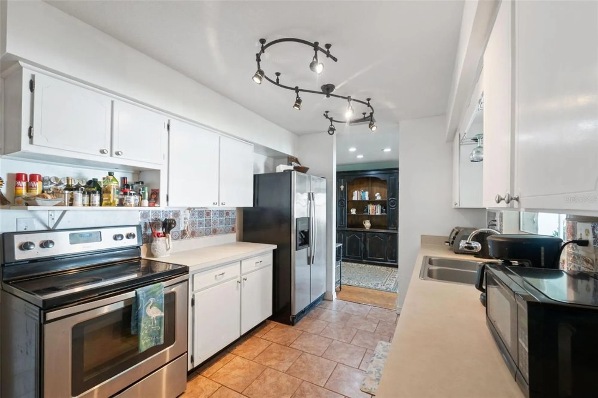 Property Slideshow image 4 of 40 | 766 anchorage ln, Palm Harbor, FL, 34685