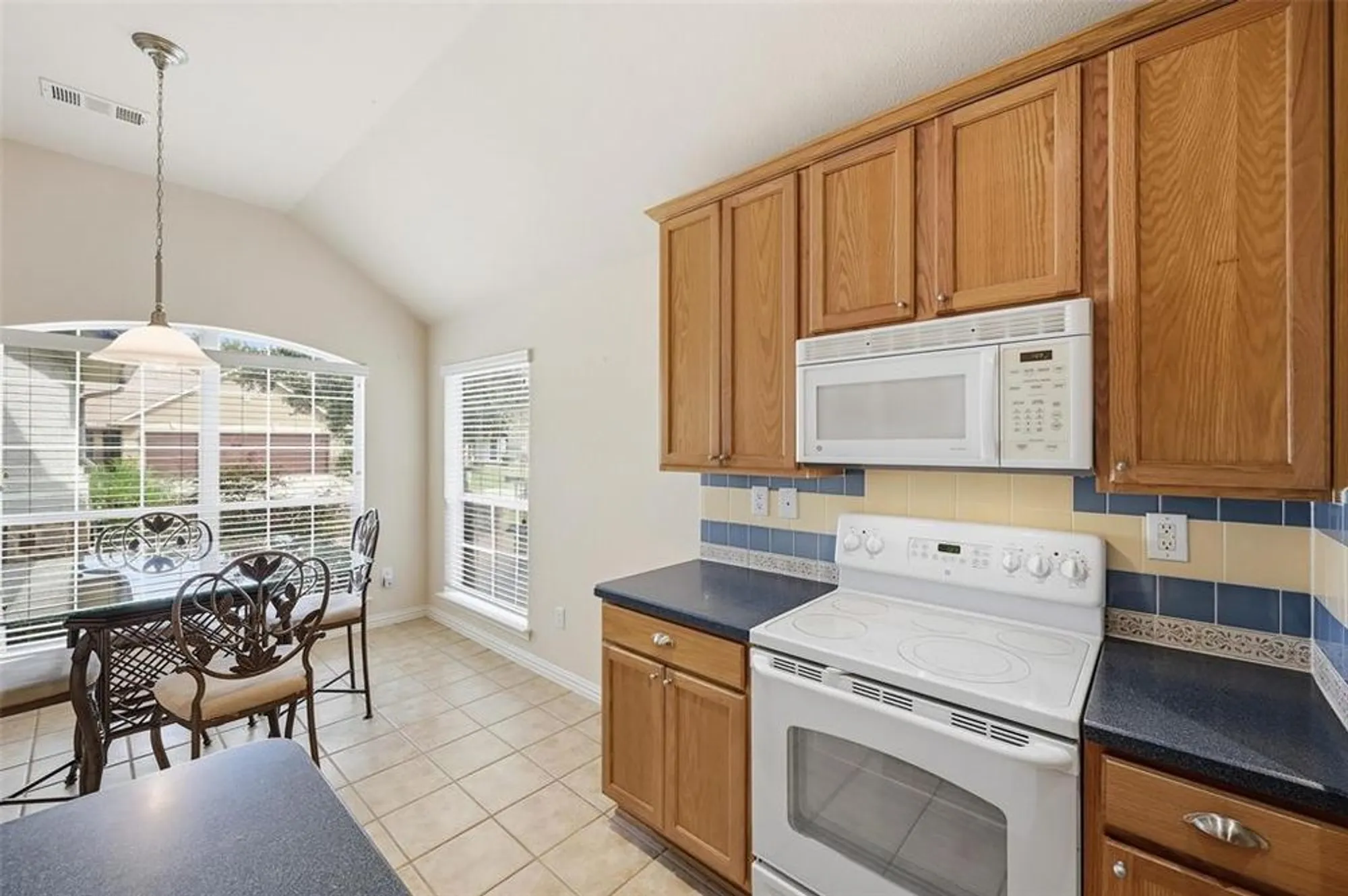 Property Slideshow image 14 of 39 | 10417 belvedere dr, Denton, TX, 76207