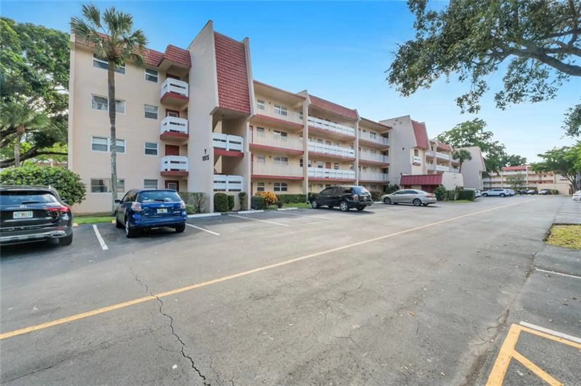 Property Slideshow image 1 of 11 | 1015 country club dr apt 203, Margate, FL, 33063