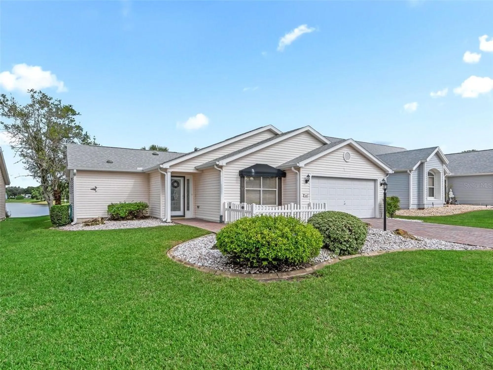 Property Slideshow image 6 of 51 | 1013 del rio dr, Lady Lake, FL, 32159