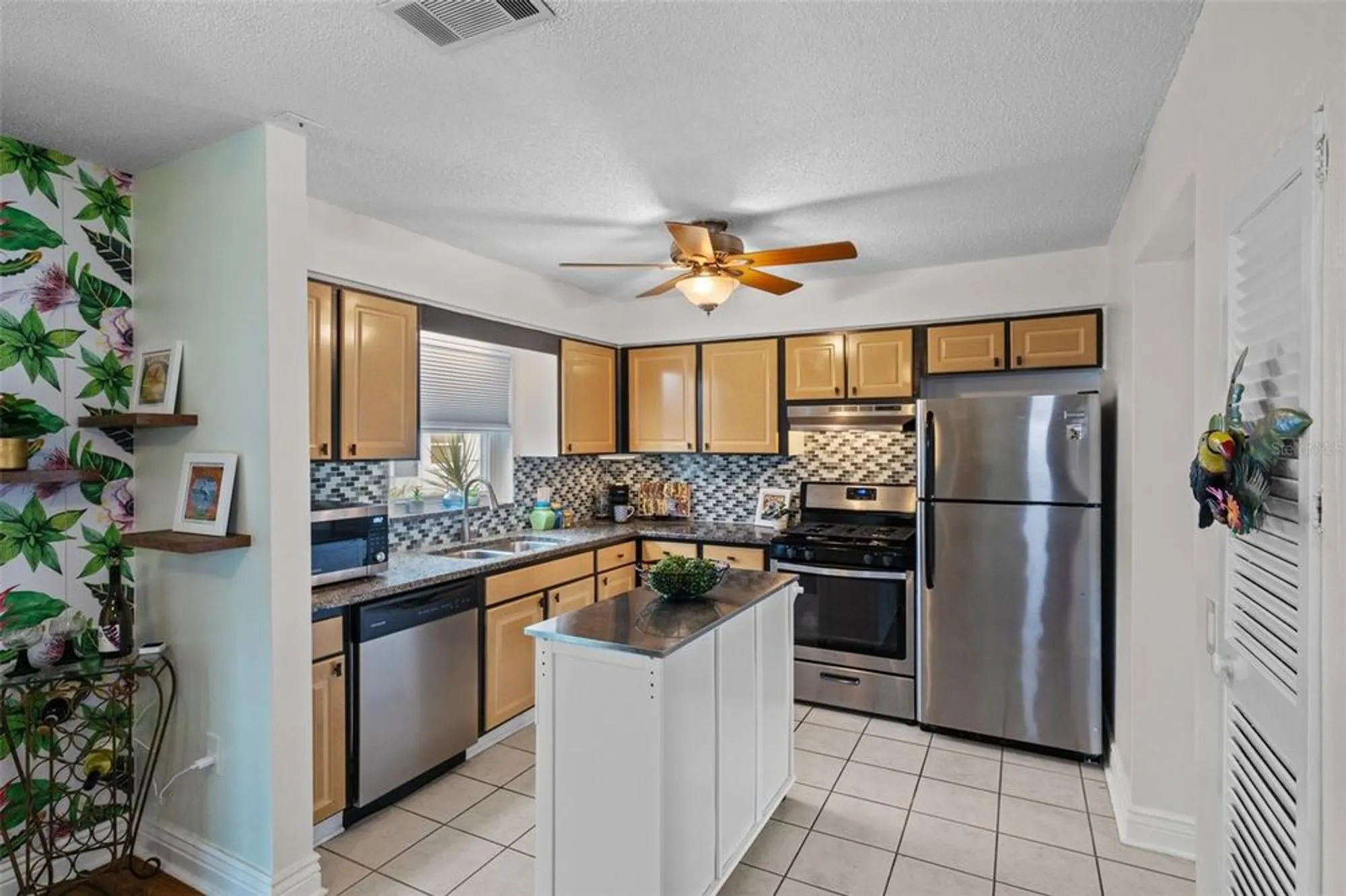 Property Slideshow image 13 of 59 | 10008 daffodil st 186, Pinellas Park, FL, 33782