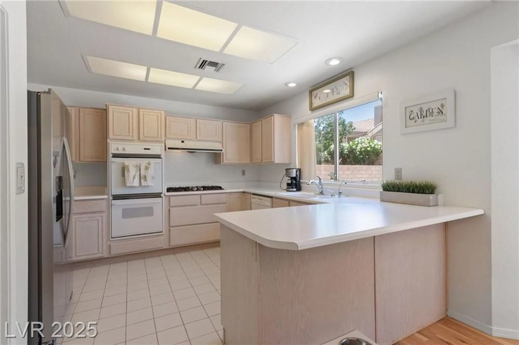 Property Slideshow image 16 of 72 | 2925 lotus hill dr, Las Vegas, NV, 89134