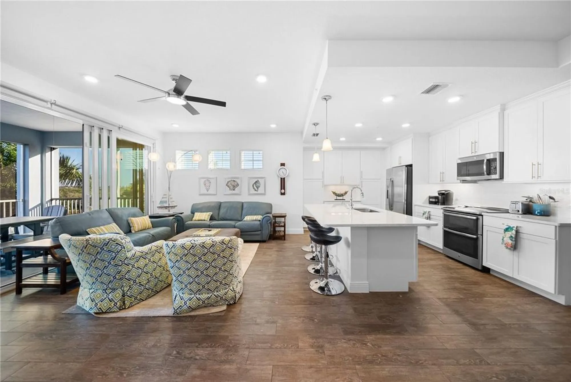 Property Slideshow image 13 of 72 | 391 aruba cir 303, Bradenton, FL, 34209