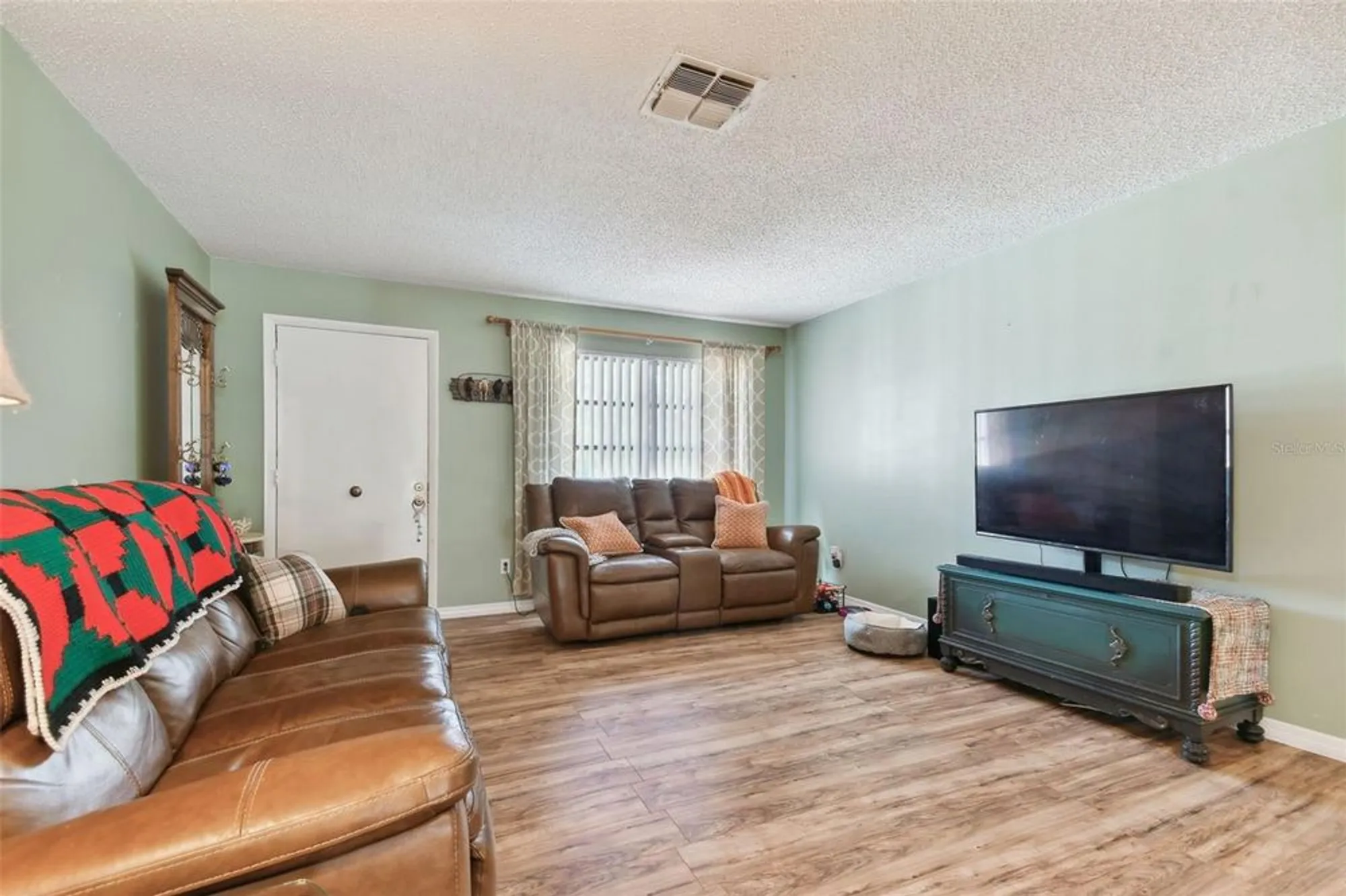 Property Slideshow image 10 of 82 | 918 windward way, Palm Harbor, FL, 34685