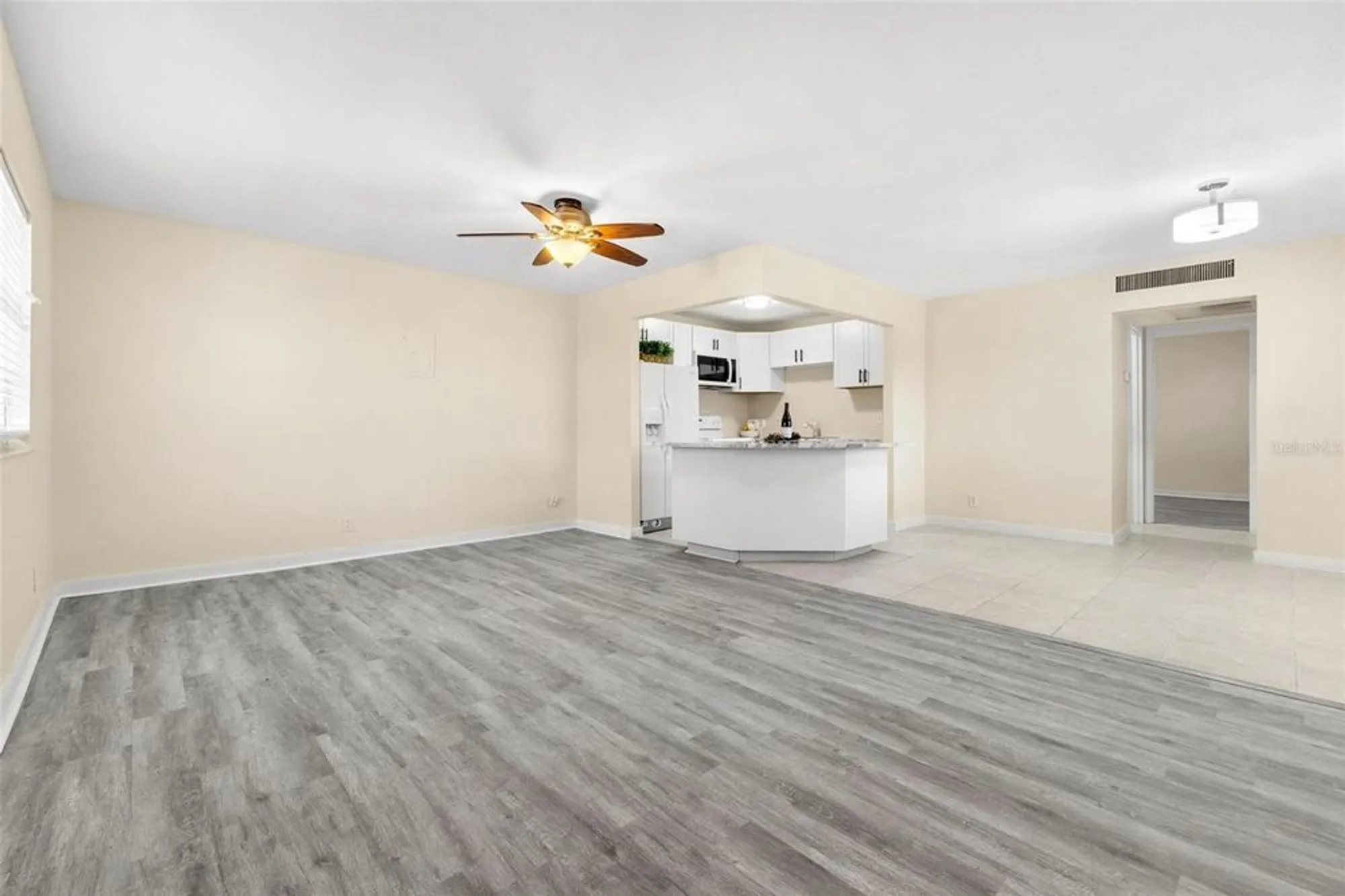 Property Slideshow image 5 of 33 | 201 bedford trl apt 123, Sun City Center, FL, 33573