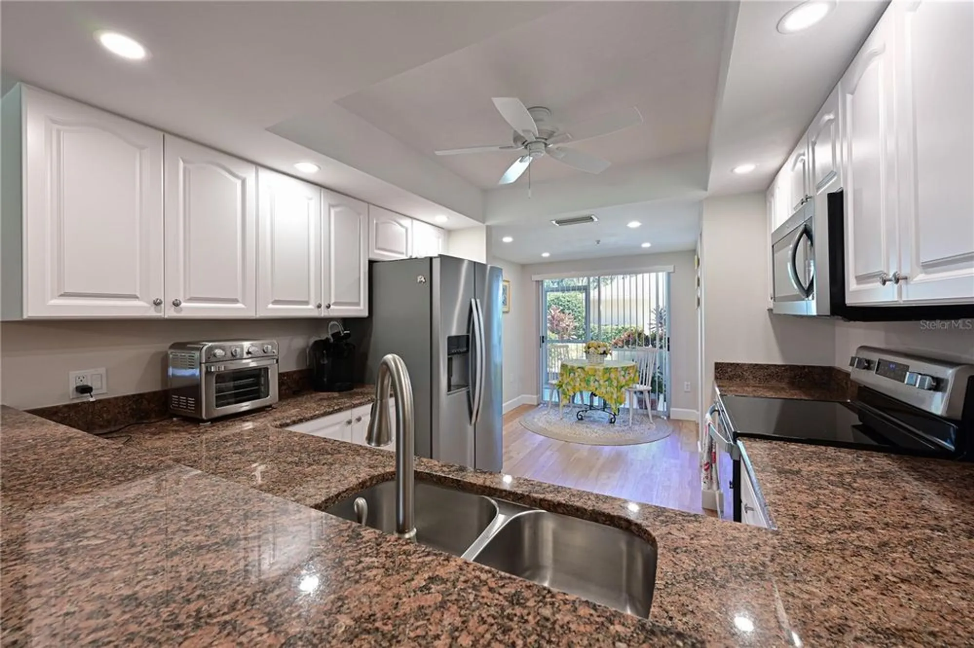 Property Slideshow image 14 of 70 | 6904 drewrys blf apt 803, Bradenton, FL, 34203