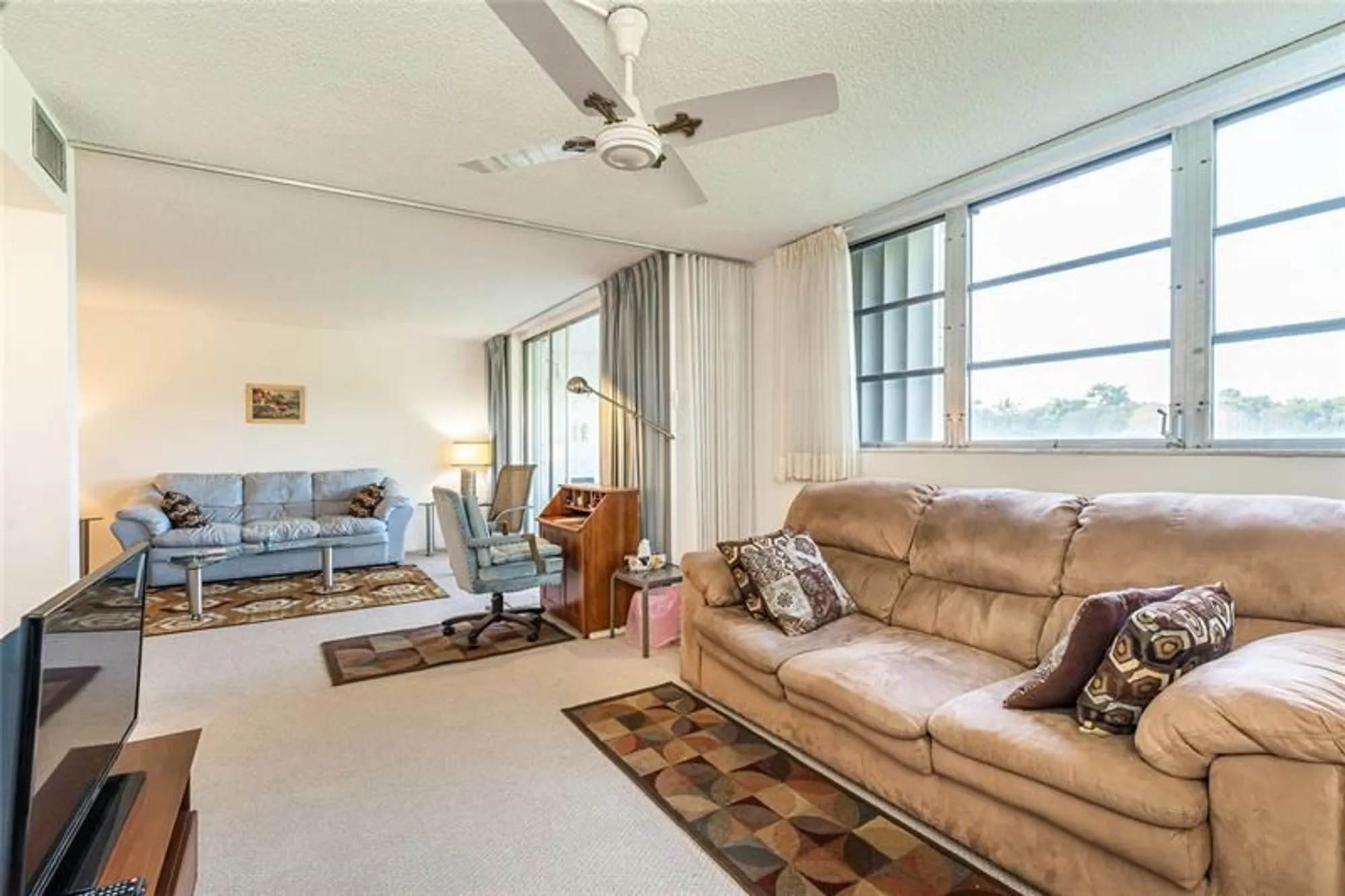 Property Slideshow image 15 of 56 | 9611 n hollybrook lake dr 107, Pembroke Pines, FL, 33025