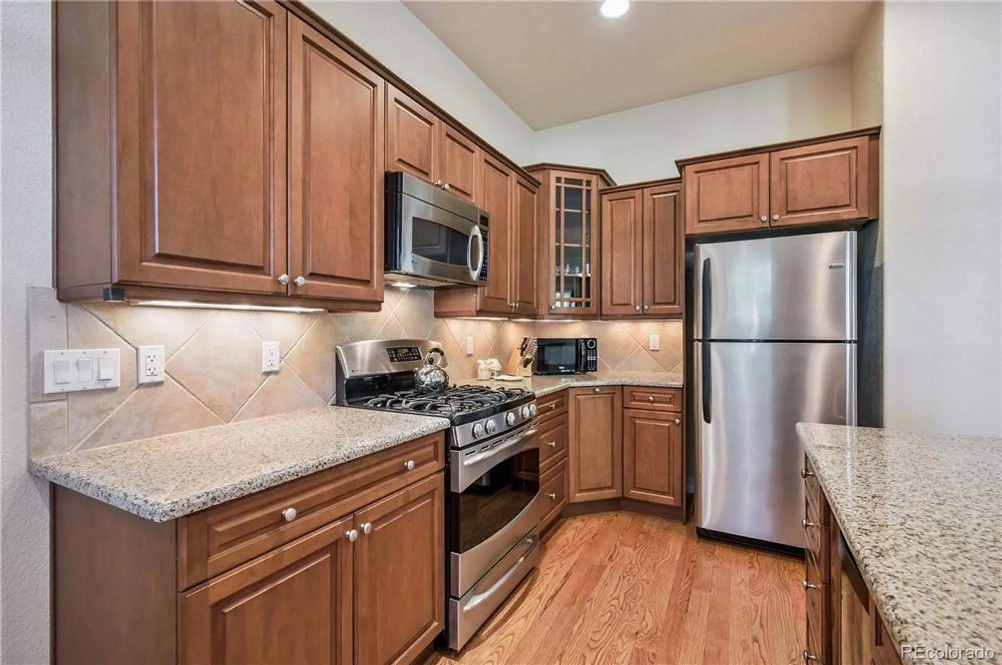 Property Slideshow image 16 of 50 | 8588 w quarles pl, Littleton, CO, 80128