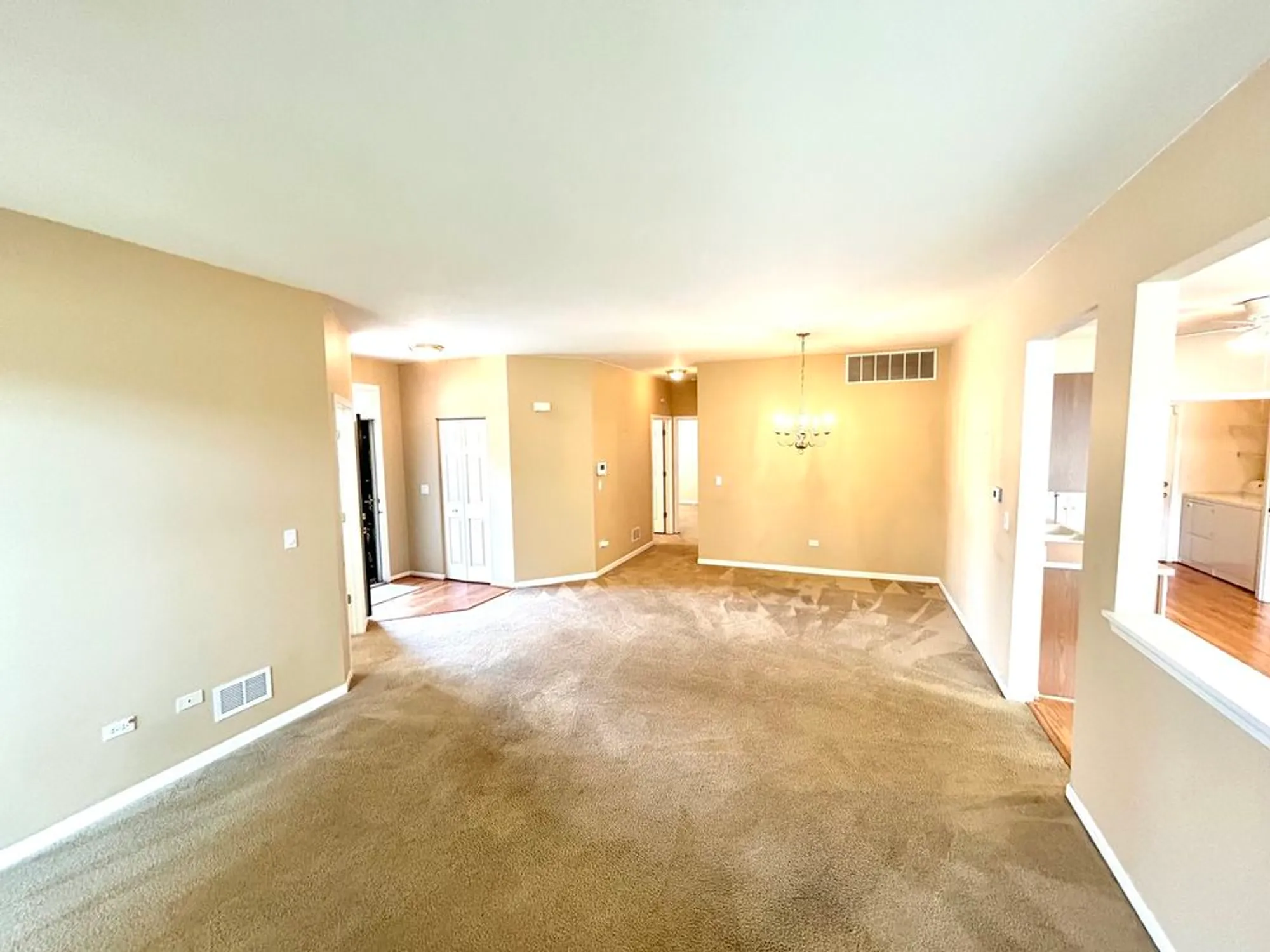 Property Slideshow image 4 of 19 | 21531 wolf lake way, Crest Hill, IL, 60403