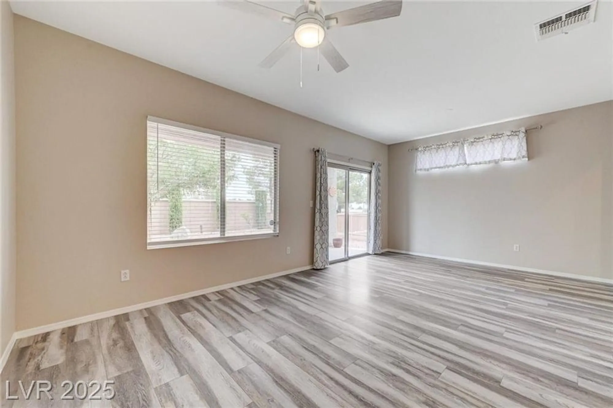 Property Slideshow image 34 of 93 | 2160 tiger links dr, Henderson, NV, 89012