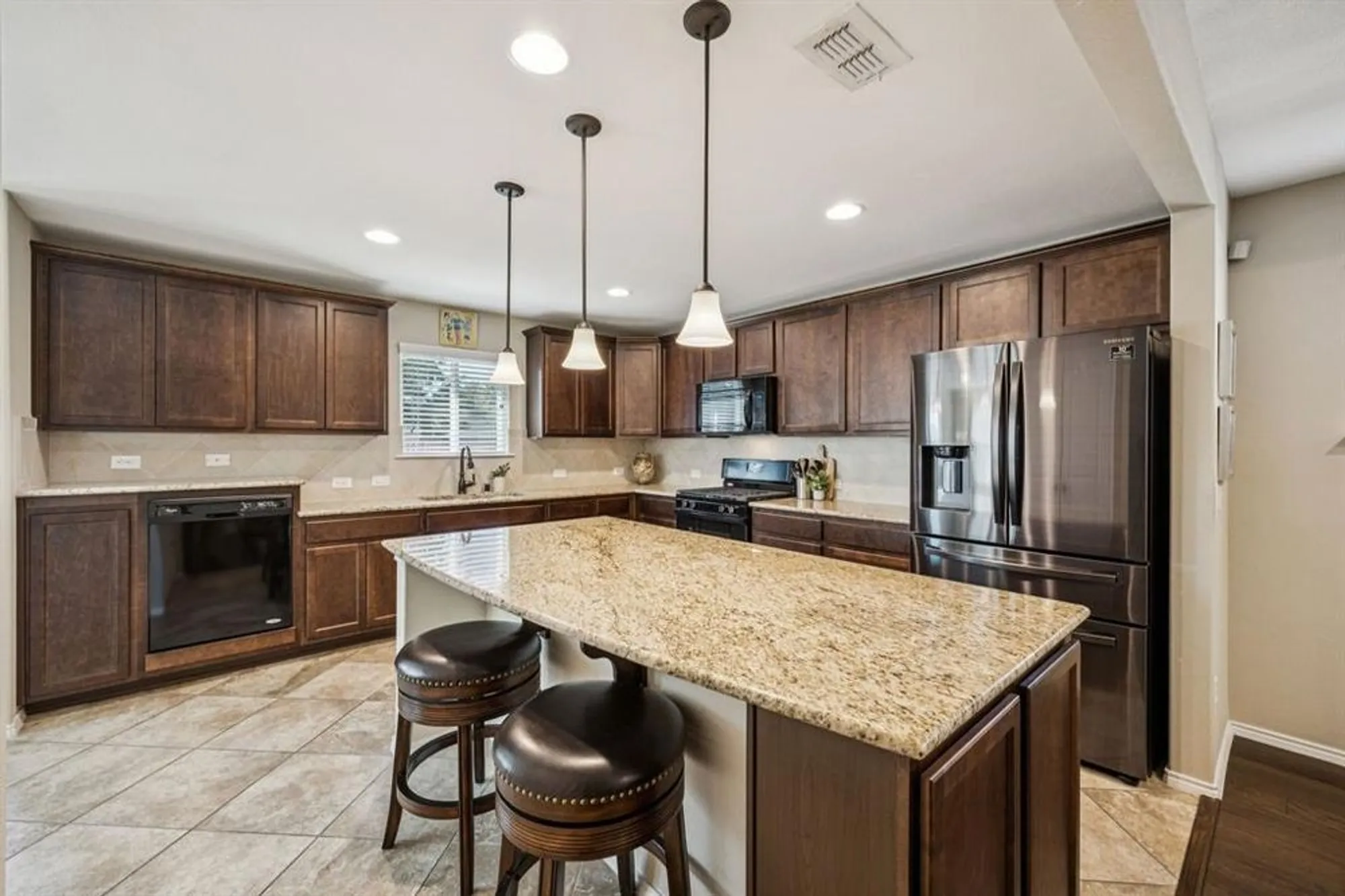 Property Slideshow image 10 of 27 | 7673 gulf breeze ln, Frisco, TX, 75036