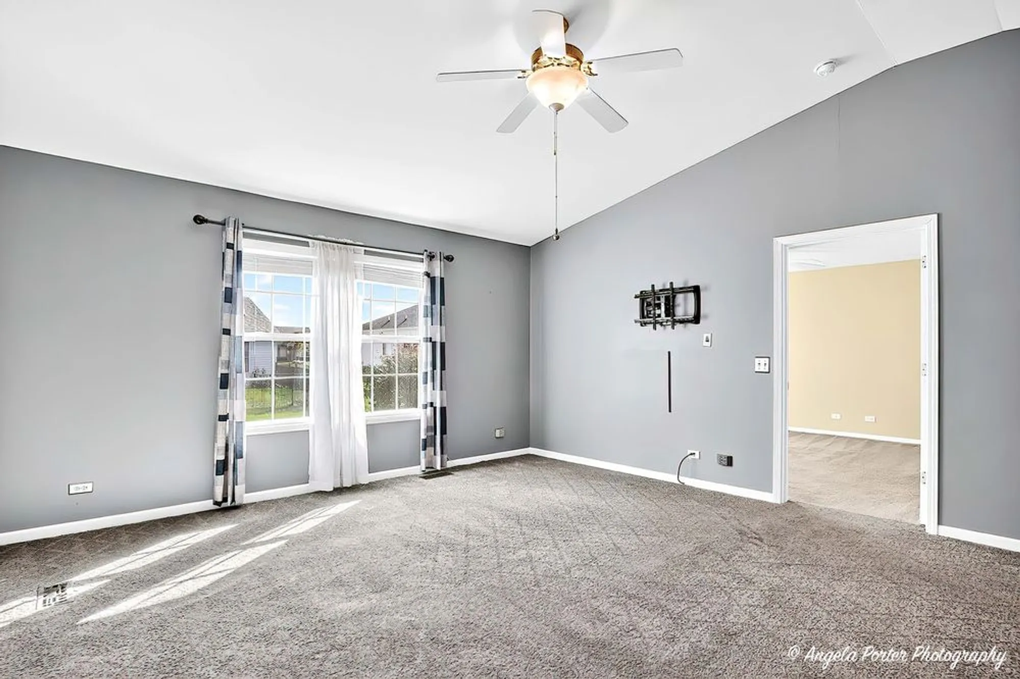 Property Slideshow image 14 of 29 | 806 madison ave, Mchenry, IL, 60050