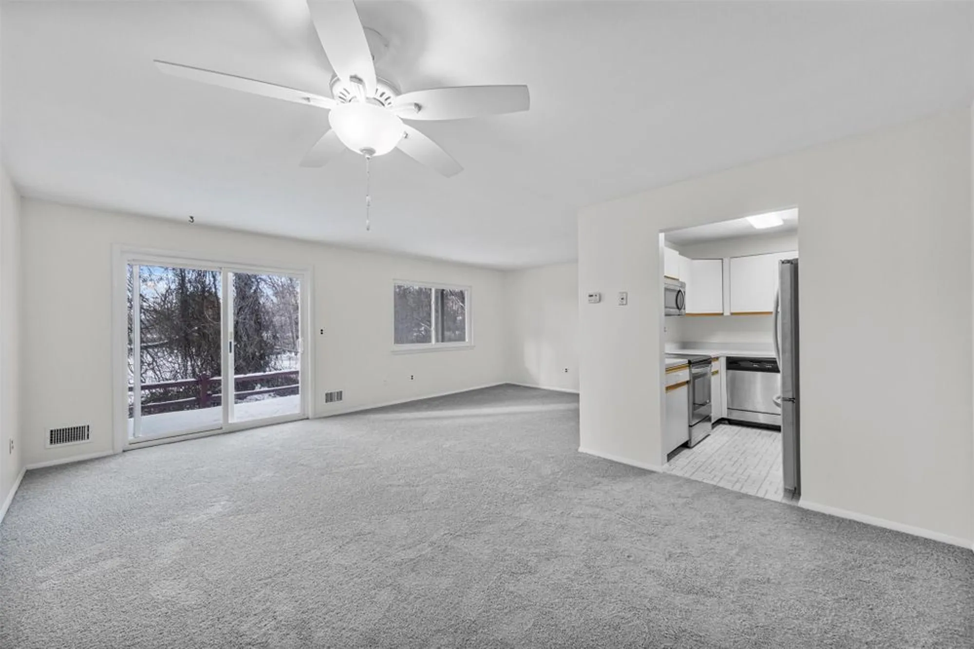 Property Slideshow image 7 of 37 | 156 carriage ct g, Yorktown Heights, NY, 10598