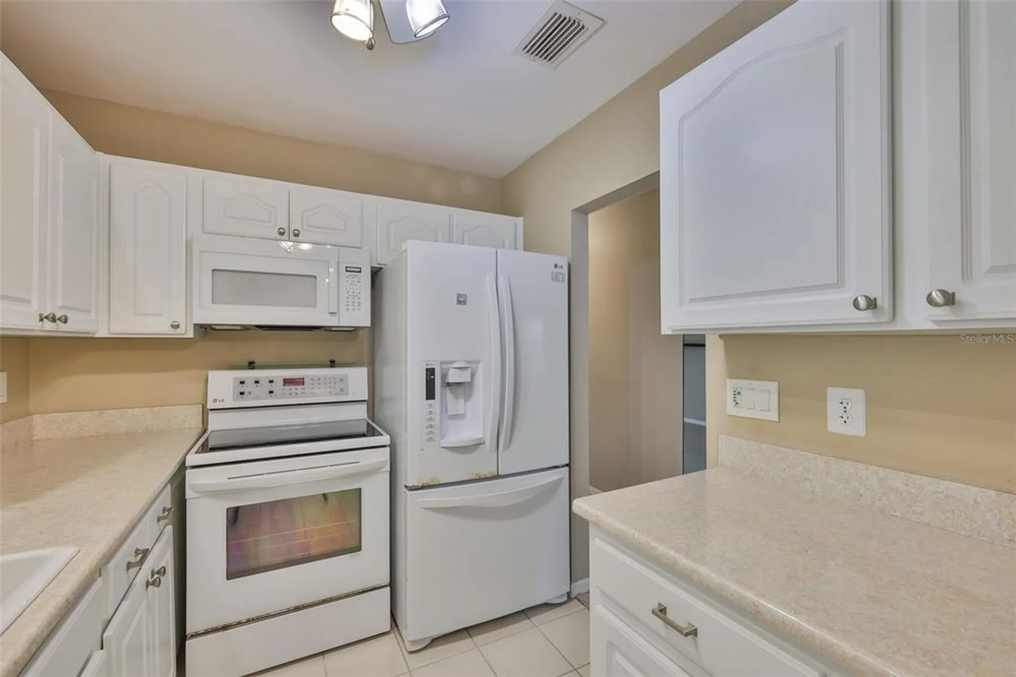 Property Slideshow image 11 of 36 | 2206 horsham pl, Sun City Center, FL, 33573