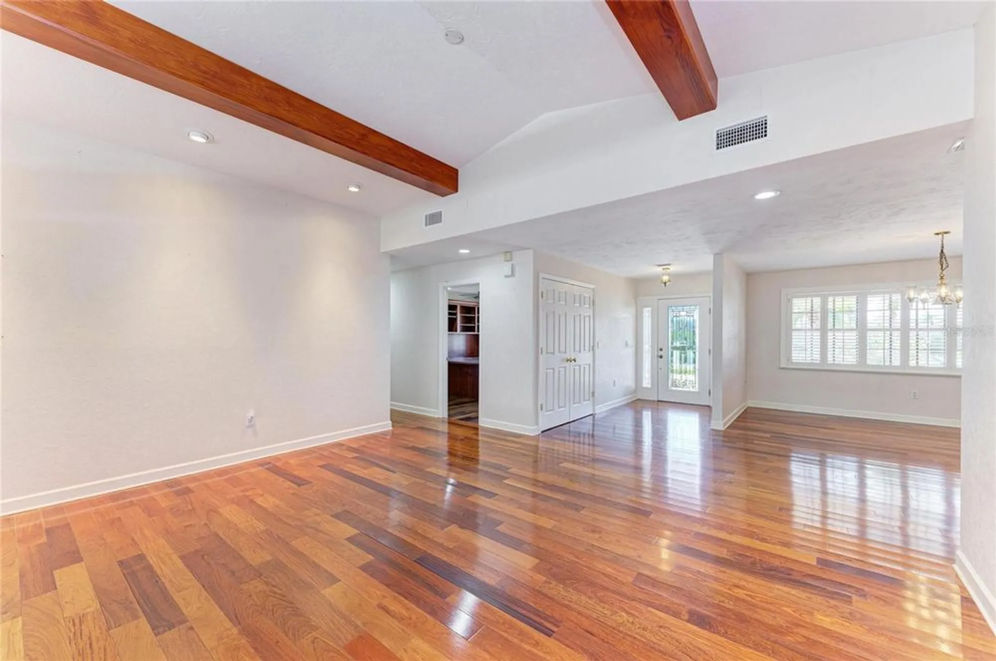 Property Slideshow image 17 of 83 | 5668 country lakes dr, Sarasota, FL, 34243