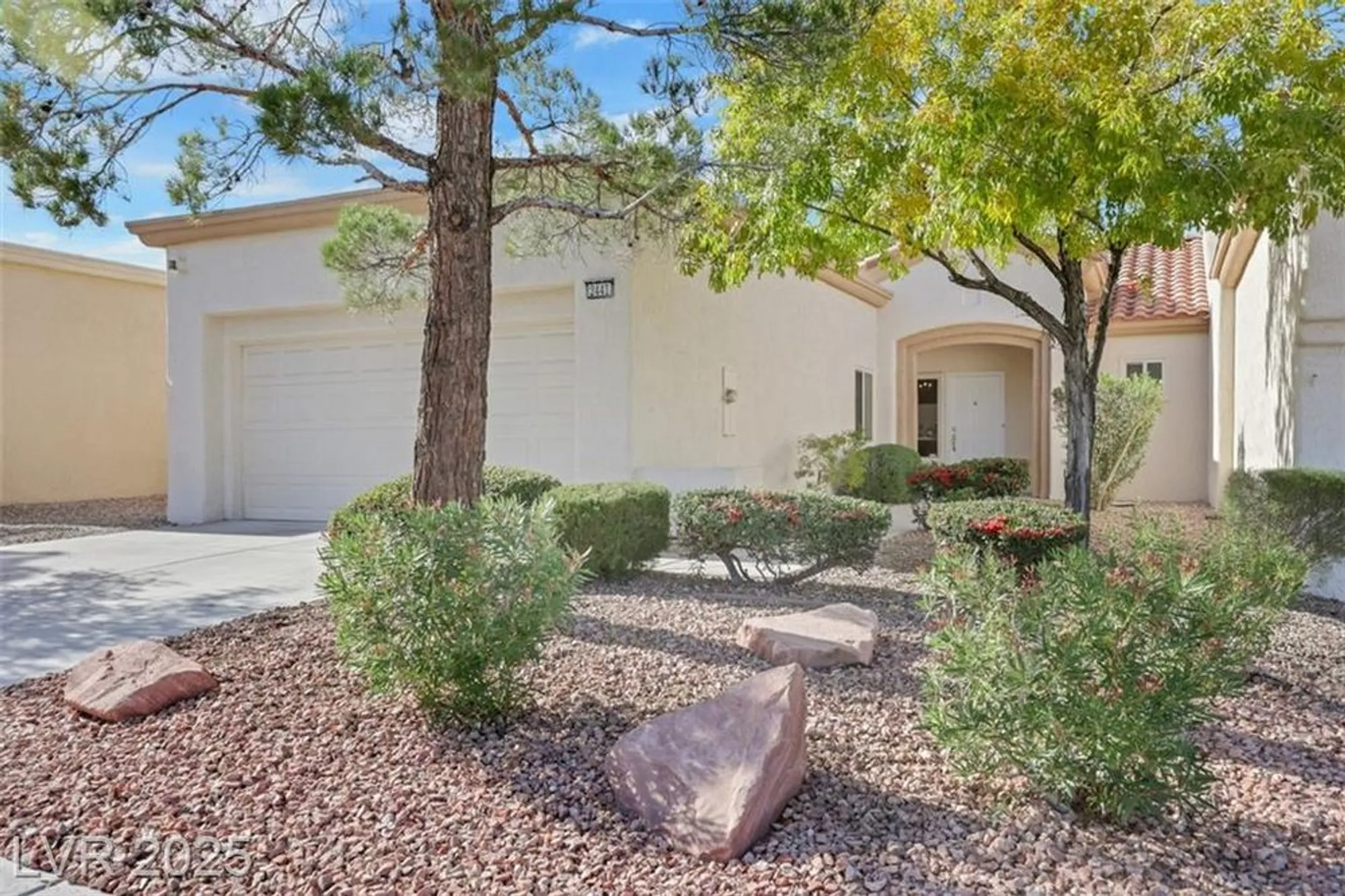Property Slideshow image 17 of 31 | 2441 banora point dr, Las Vegas, NV, 89134