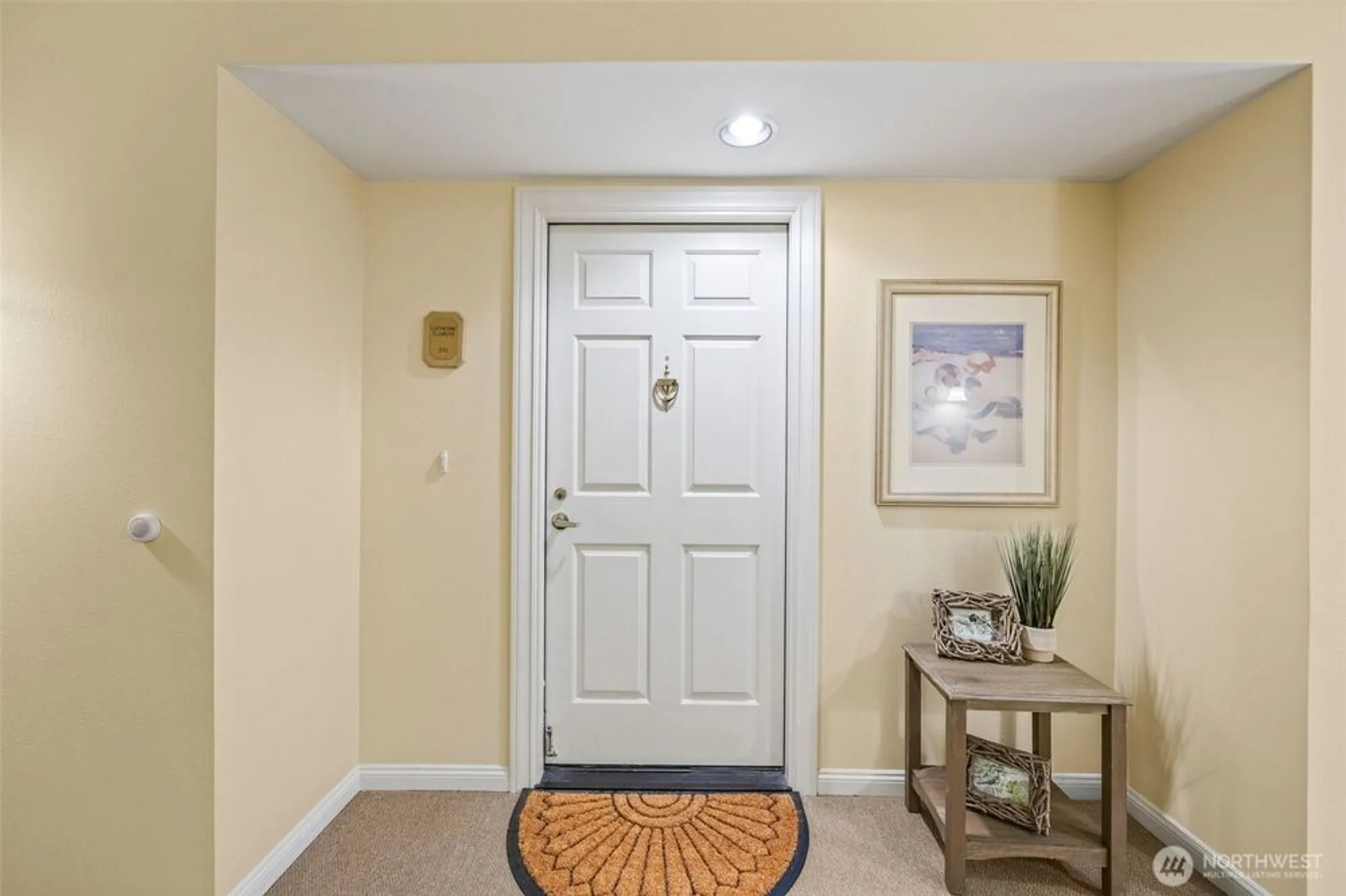 Property Slideshow image 2 of 40 | 4081 224th ln 210, Issaquah, WA, 98029