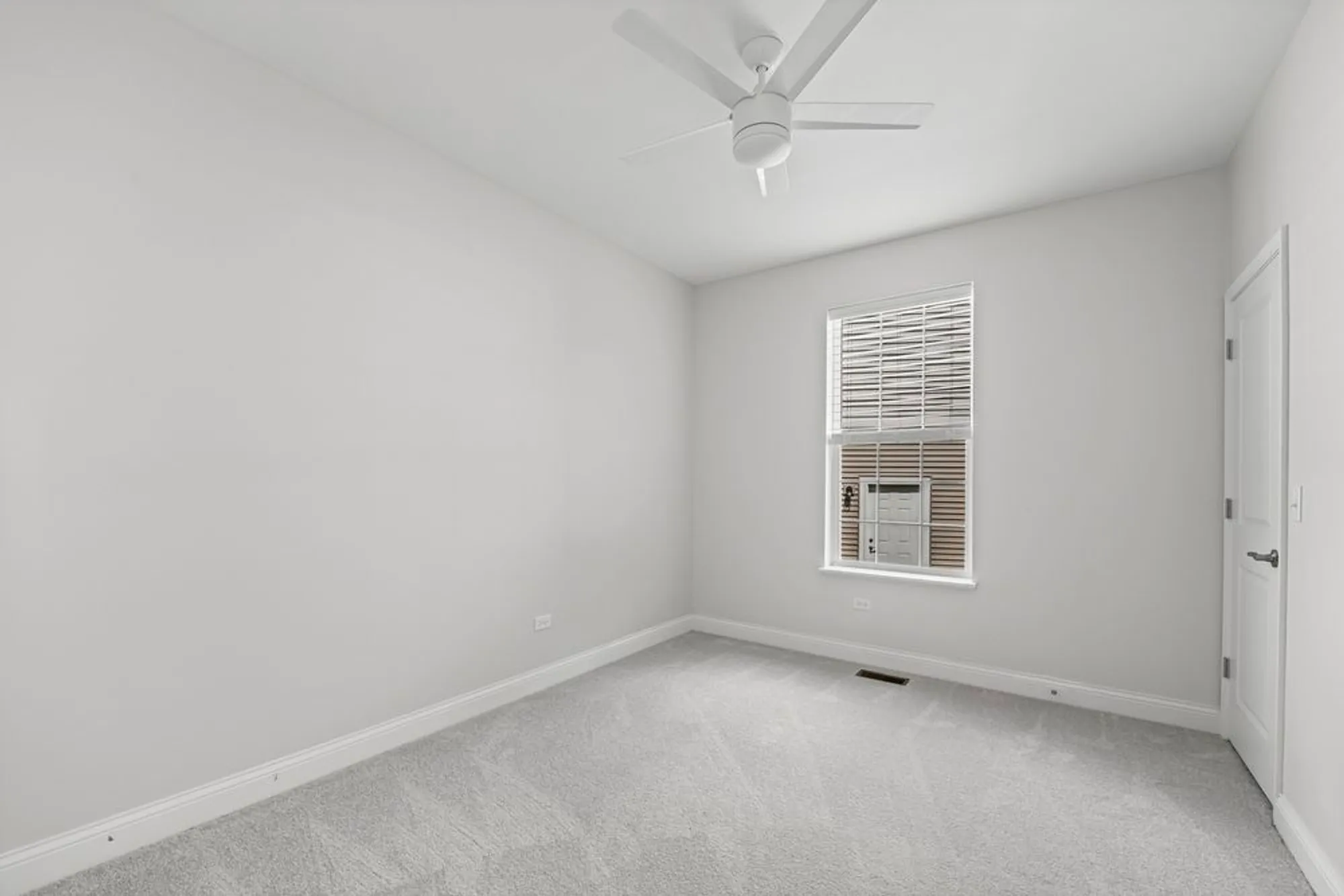 Property Slideshow image 16 of 29 | 1117 black cherry dr, Crystal Lake, IL, 60012