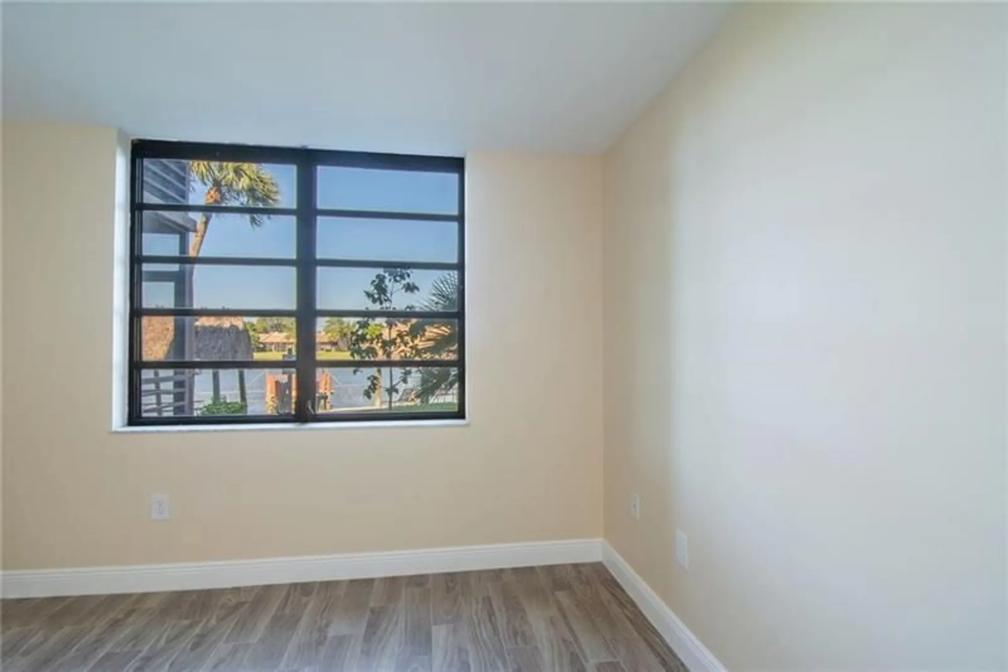 Property Slideshow image 19 of 31 | 1100 colony point cir apt 105, Pembroke Pines, FL, 33026