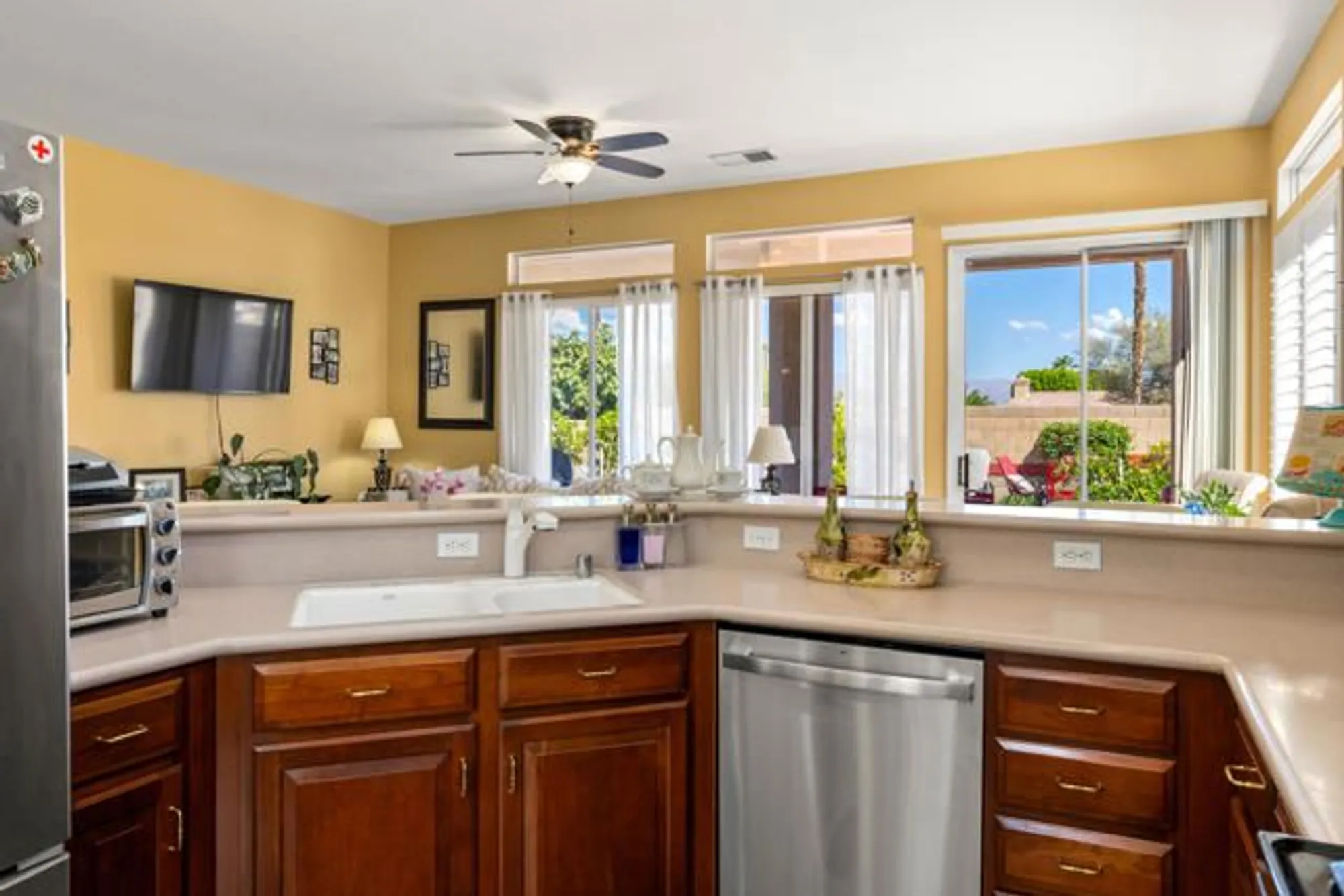 Property Slideshow image 14 of 65 | 43986 medinah dr, Indio, CA, 92201