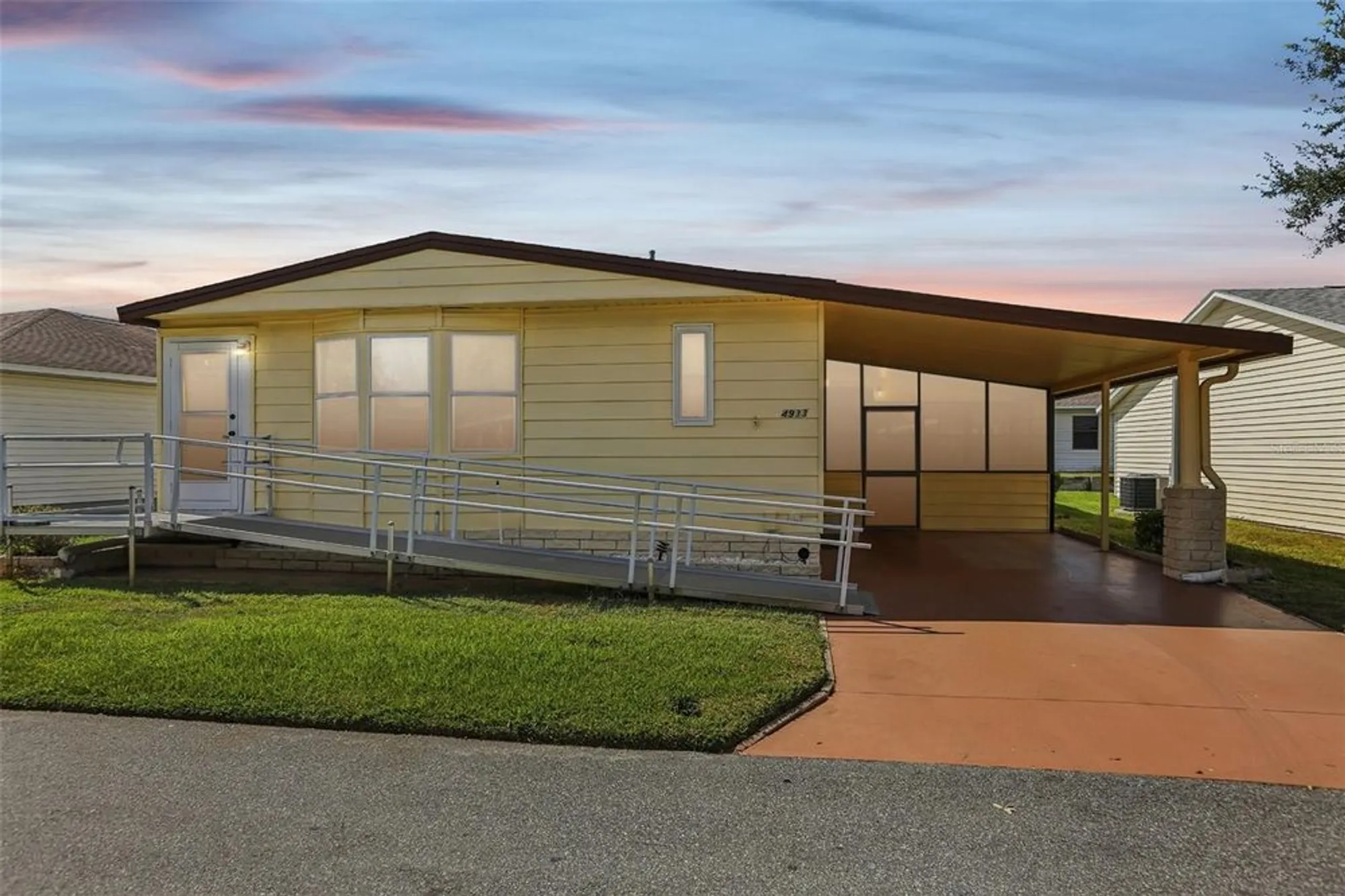 Property Slideshow image 1 of 42 | 4933 colonnades cir, Lakeland, FL, 33811