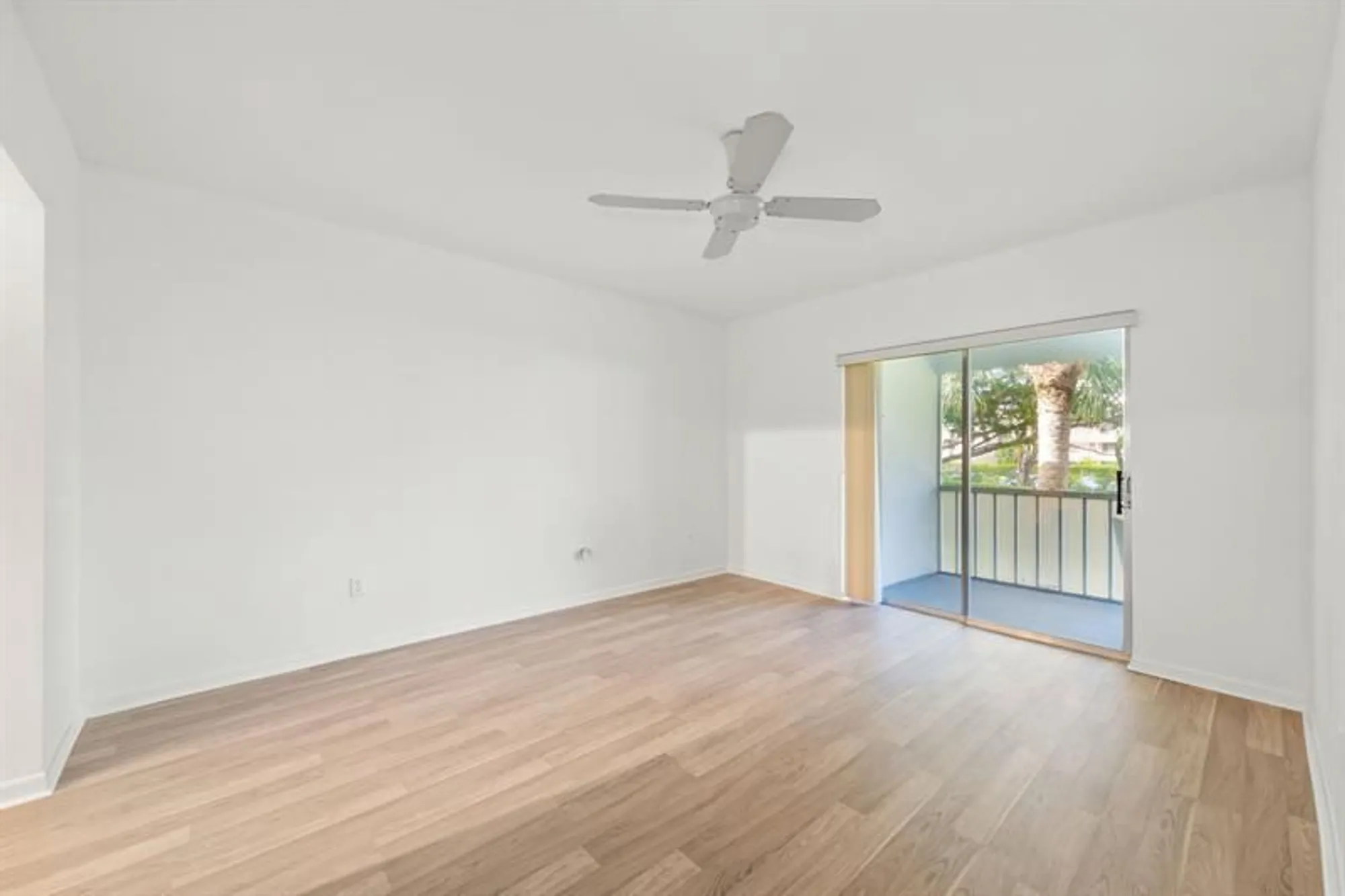 Property Slideshow image 11 of 32 | 7360 nw 1st st apt 205, Margate, FL, 33063