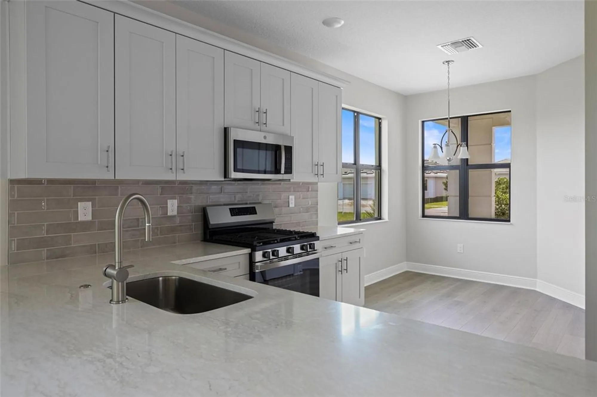 Property Slideshow image 4 of 47 | 18340 rockport pl, Lakewood Ranch, FL, 34211