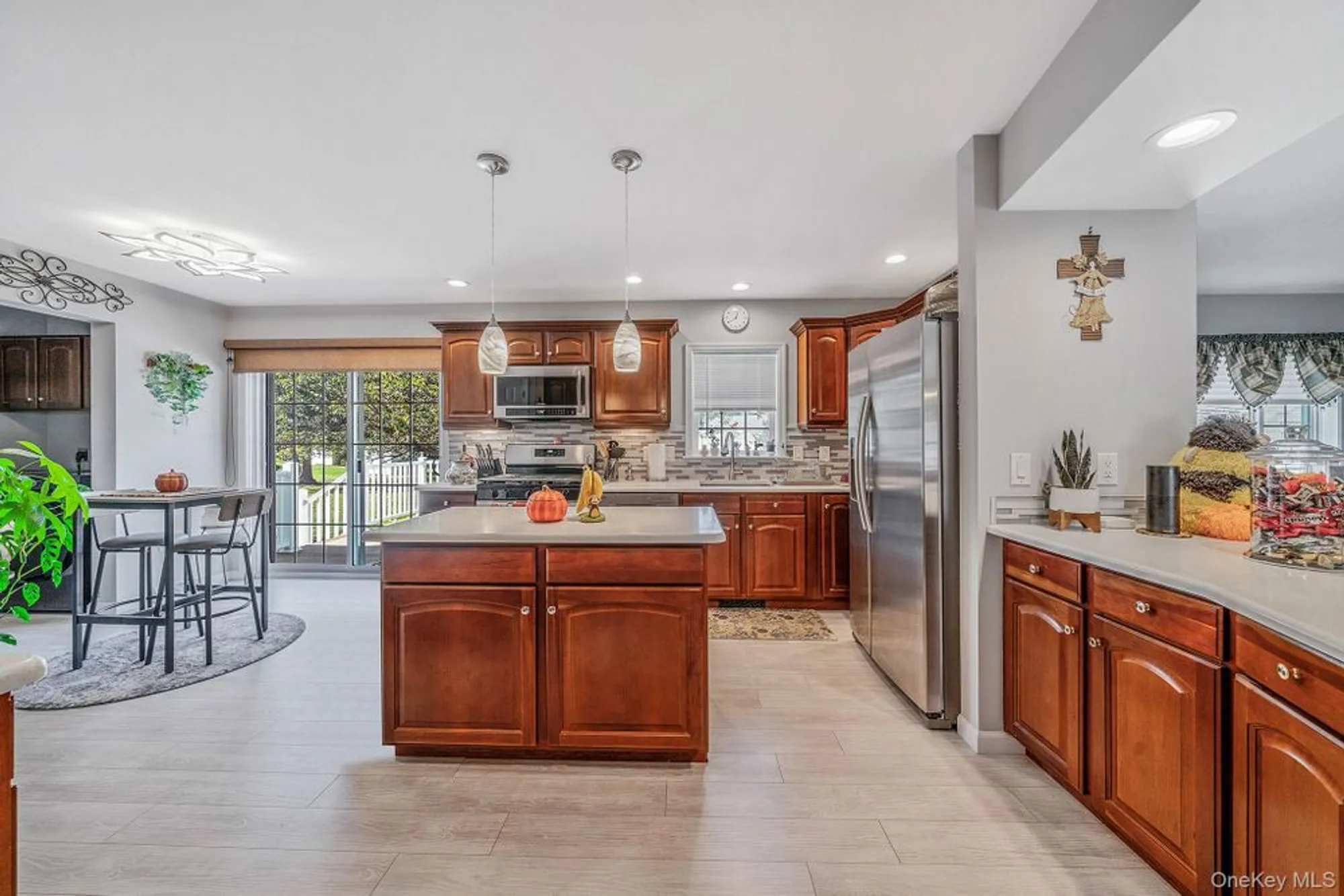 Property Slideshow image 19 of 48 | 1407 middle rd unit 258, Calverton, NY, 11933