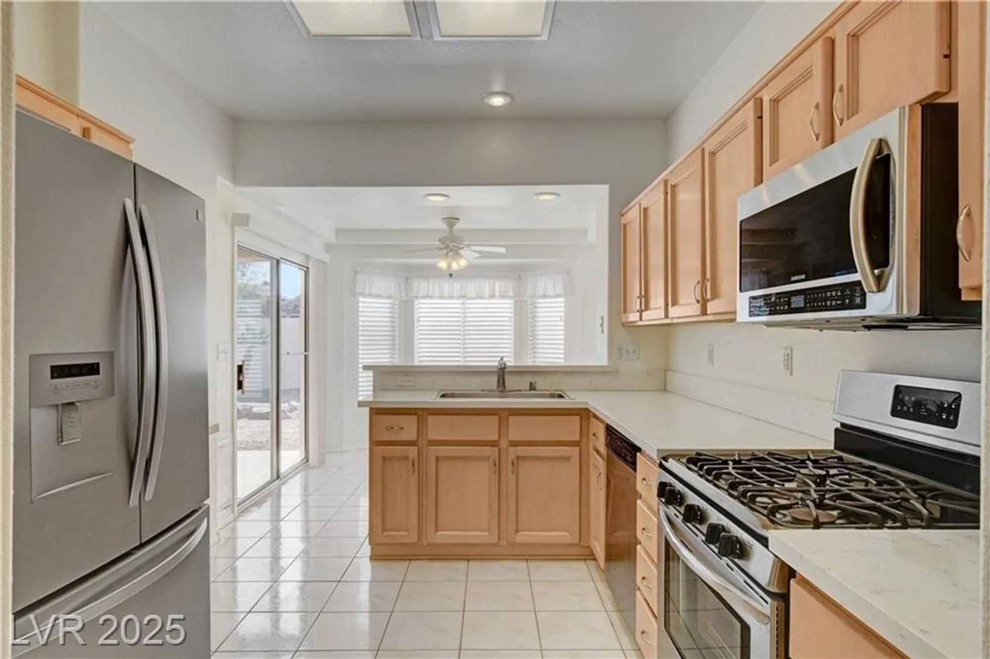 Property Slideshow image 21 of 71 | 10113 cresent creek dr, Las Vegas, NV, 89134