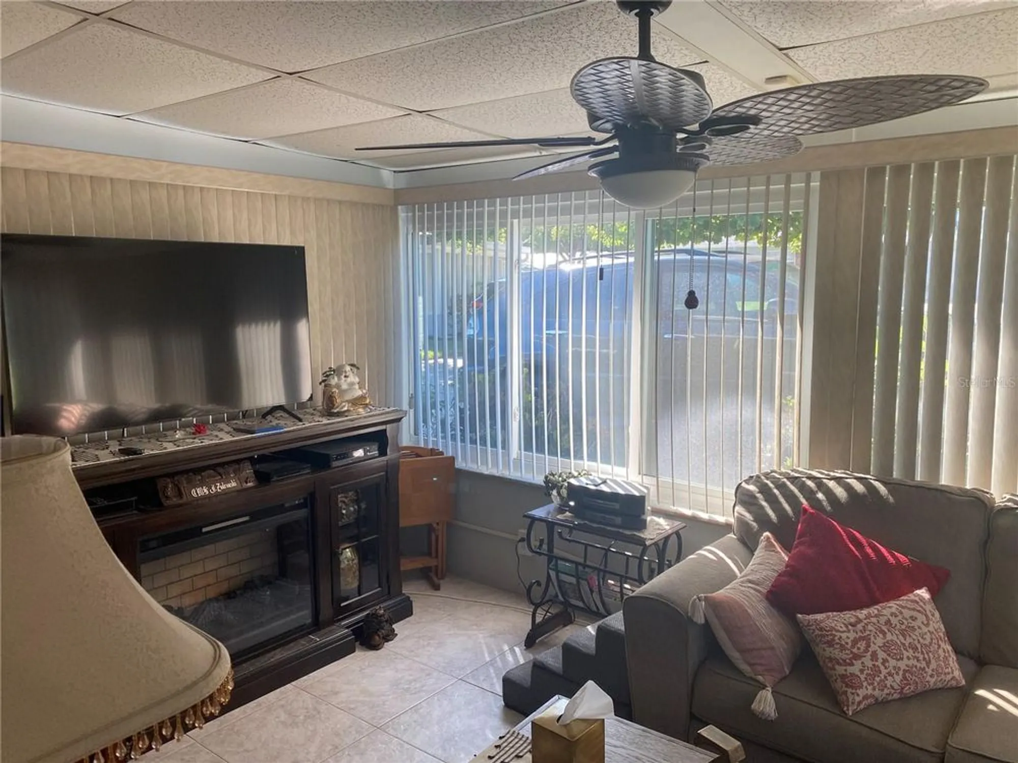 Property Slideshow image 8 of 30 | 1609 whitebridge dr c, Palm Harbor, FL, 34684