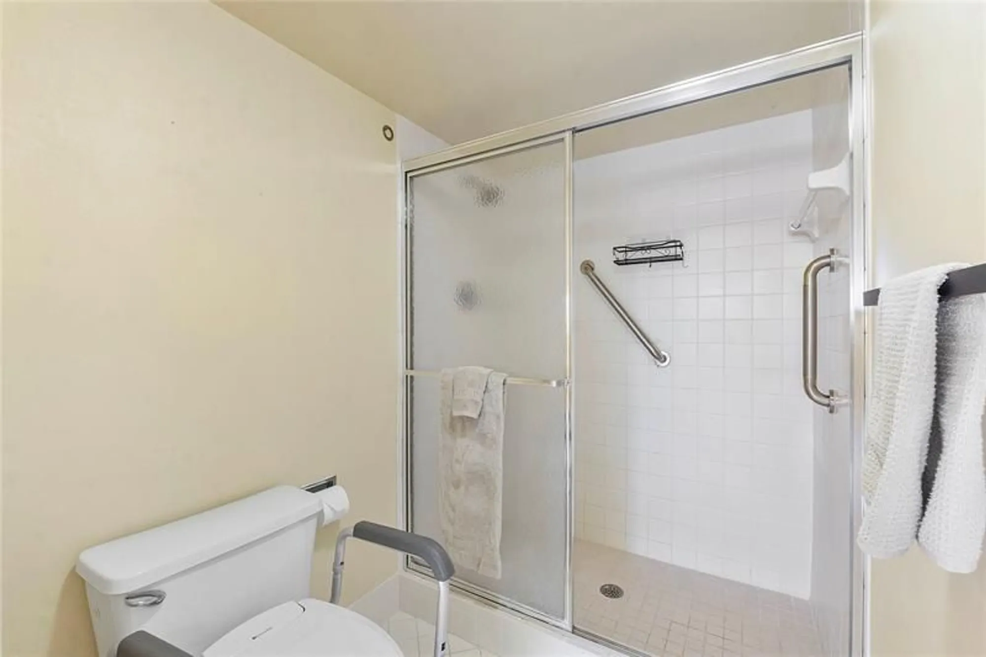Property Slideshow image 23 of 44 | 13355 sw 16th ct 313e, Pembroke Pines, FL, 33027