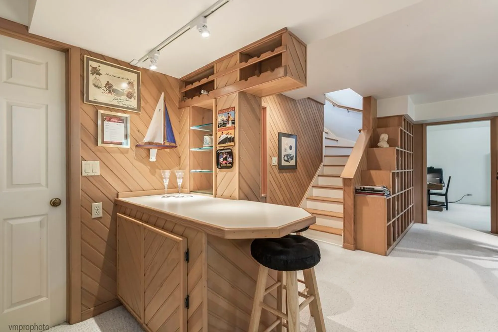 Property Slideshow image 24 of 37 | 68 thornhill ln, Lake Barrington, IL, 60010