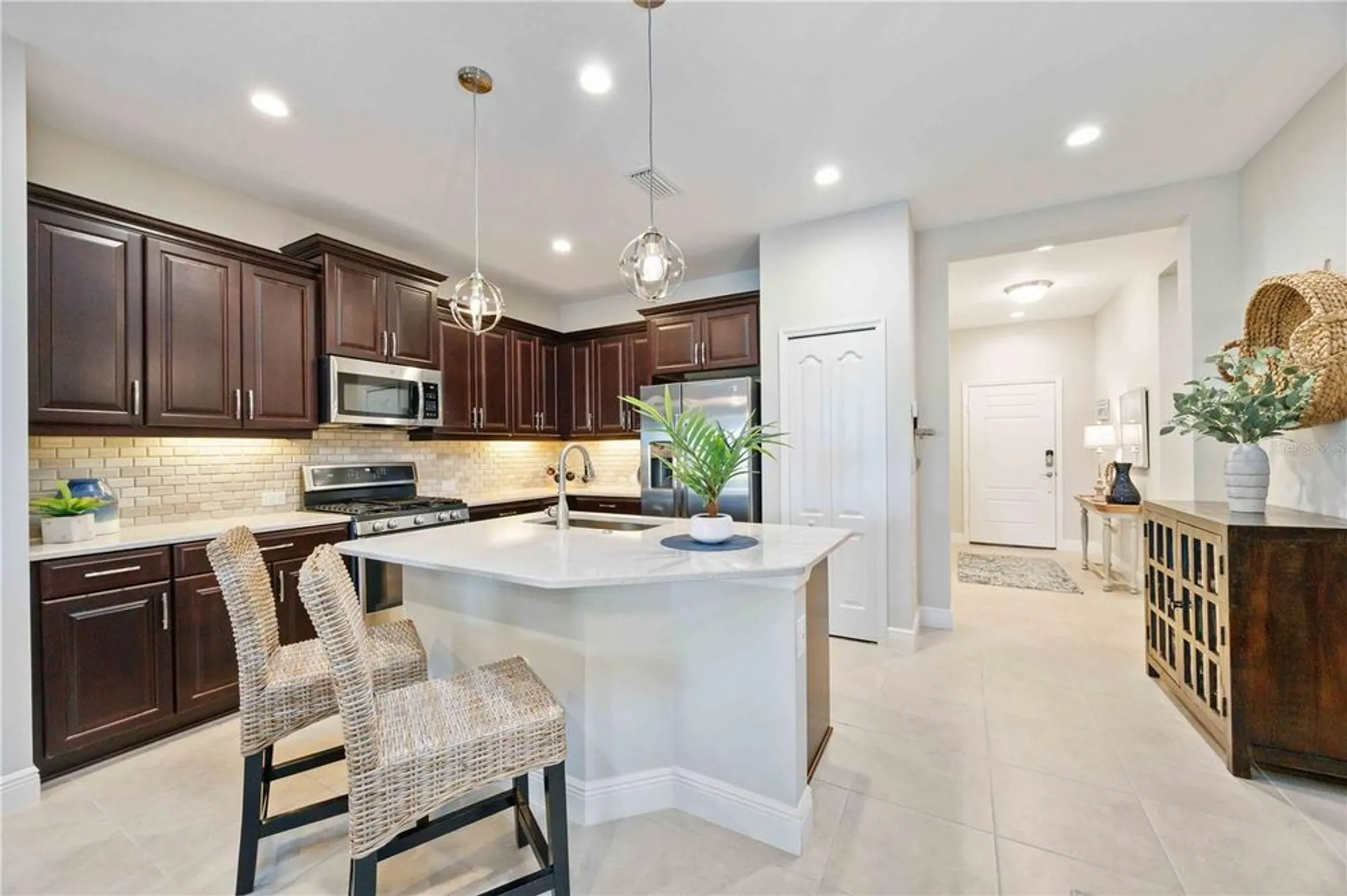 Property Slideshow image 19 of 70 | 21625 avon park ct, Venice, FL, 34293