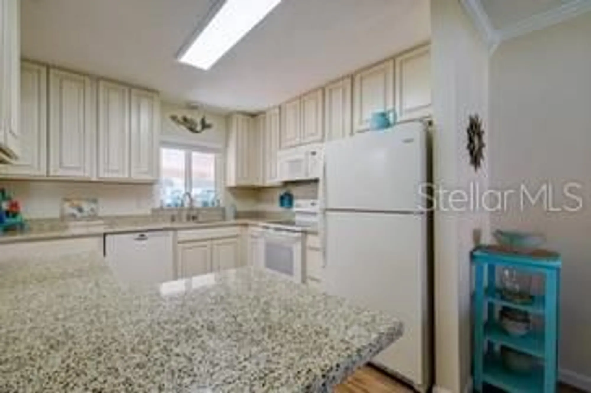 Property Slideshow image 13 of 49 | 2609 riverbluff pkwy # 146, Sarasota, FL, 34231